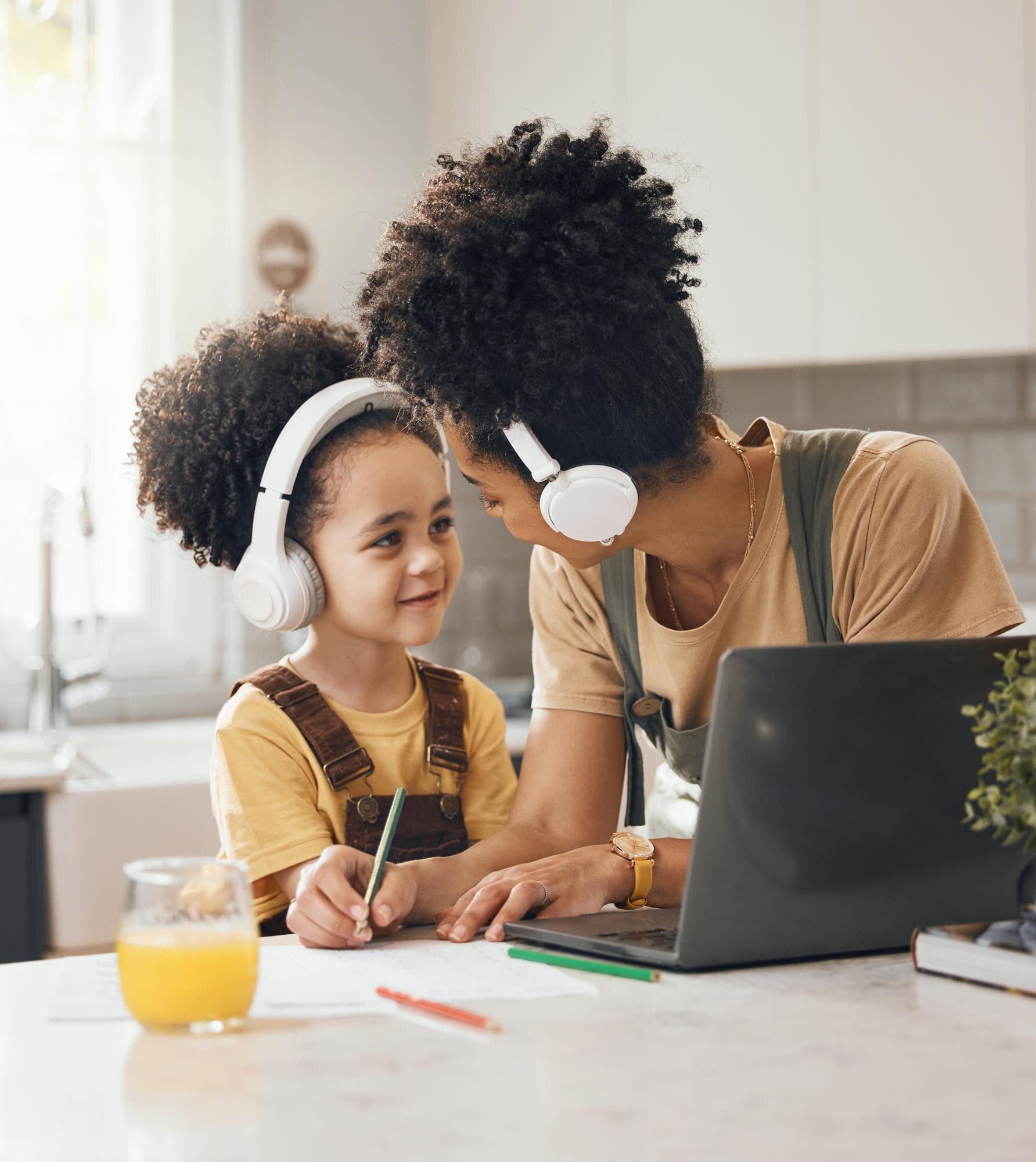 Online Education Mom And Child In Home School With 562f31238b2ba078fe69