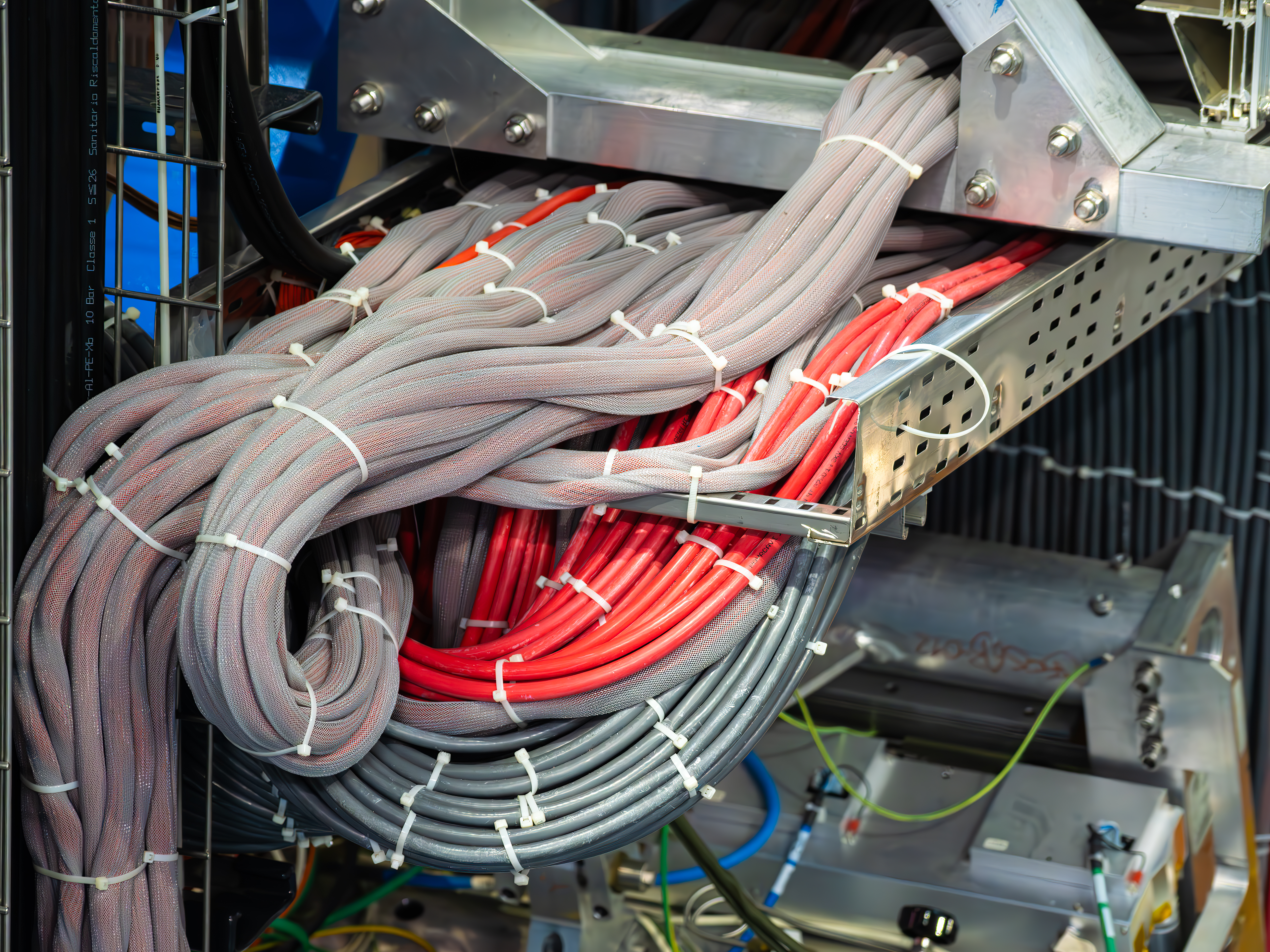 organized cables in server room b7c44c81f4ee6db427d4