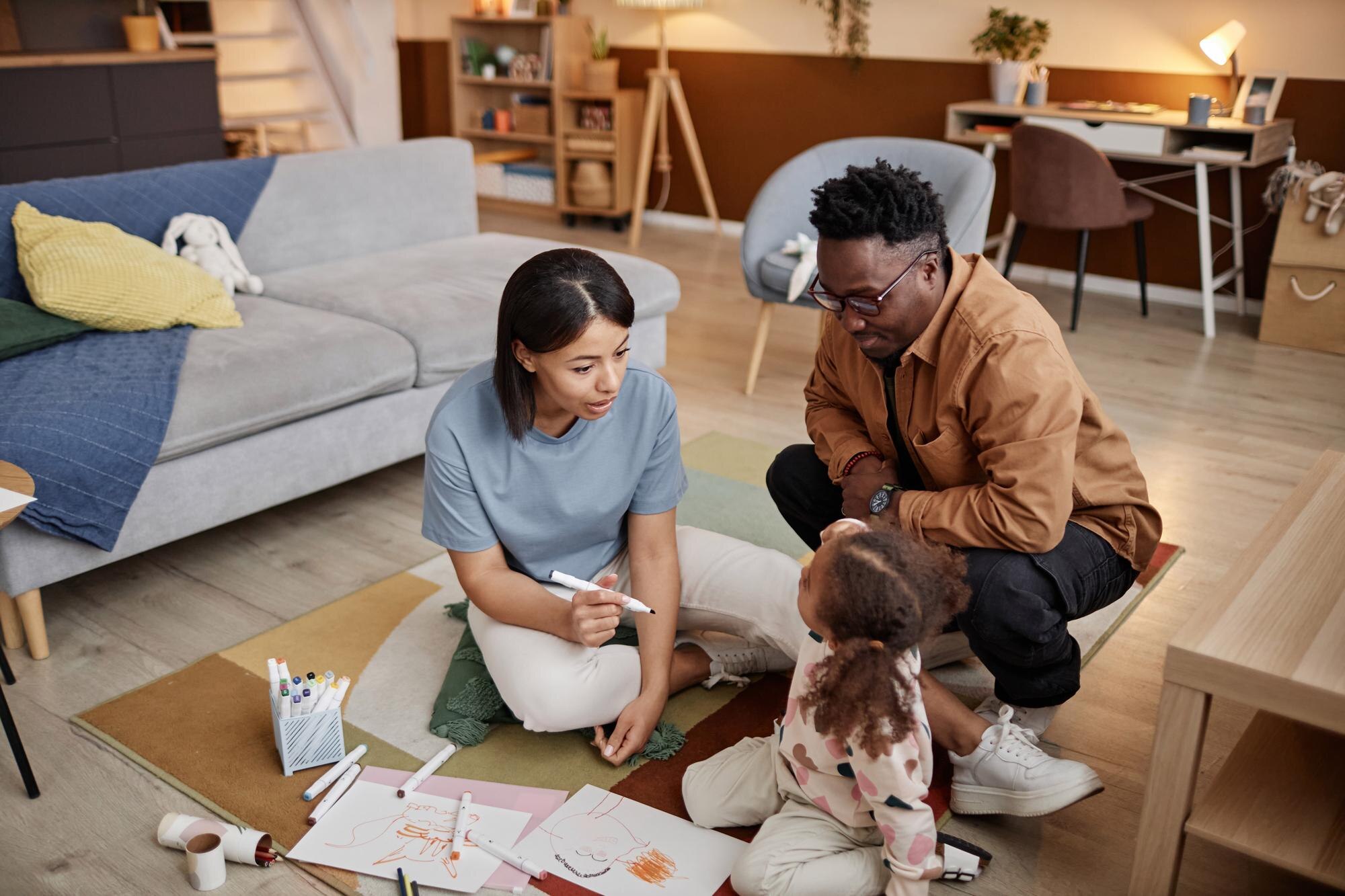 parents with little daughter in living room e1fe3483e2be100a710c