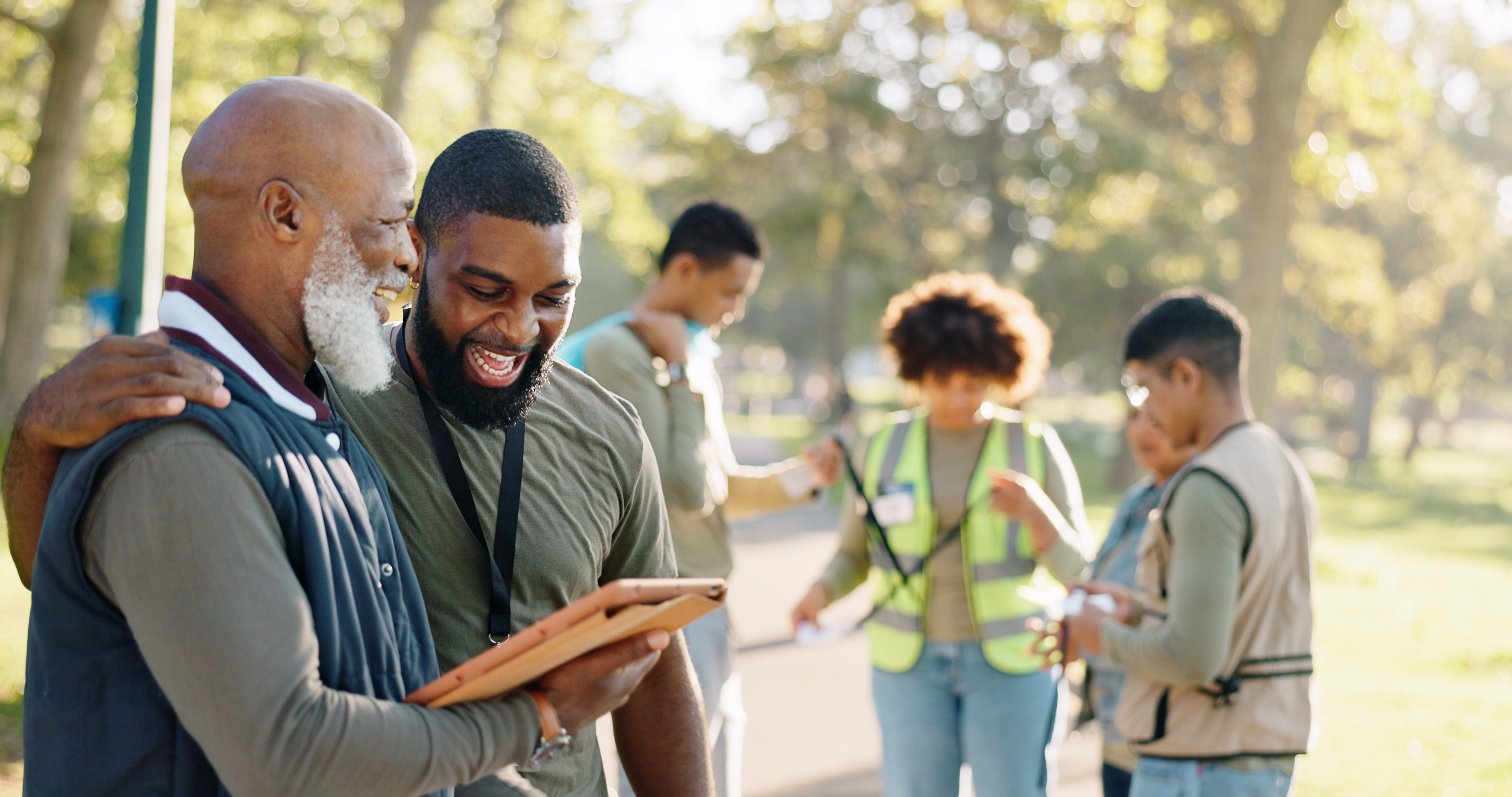 park people and volunteers checklist with tablet 8e3a167e4e3bfd5d8414