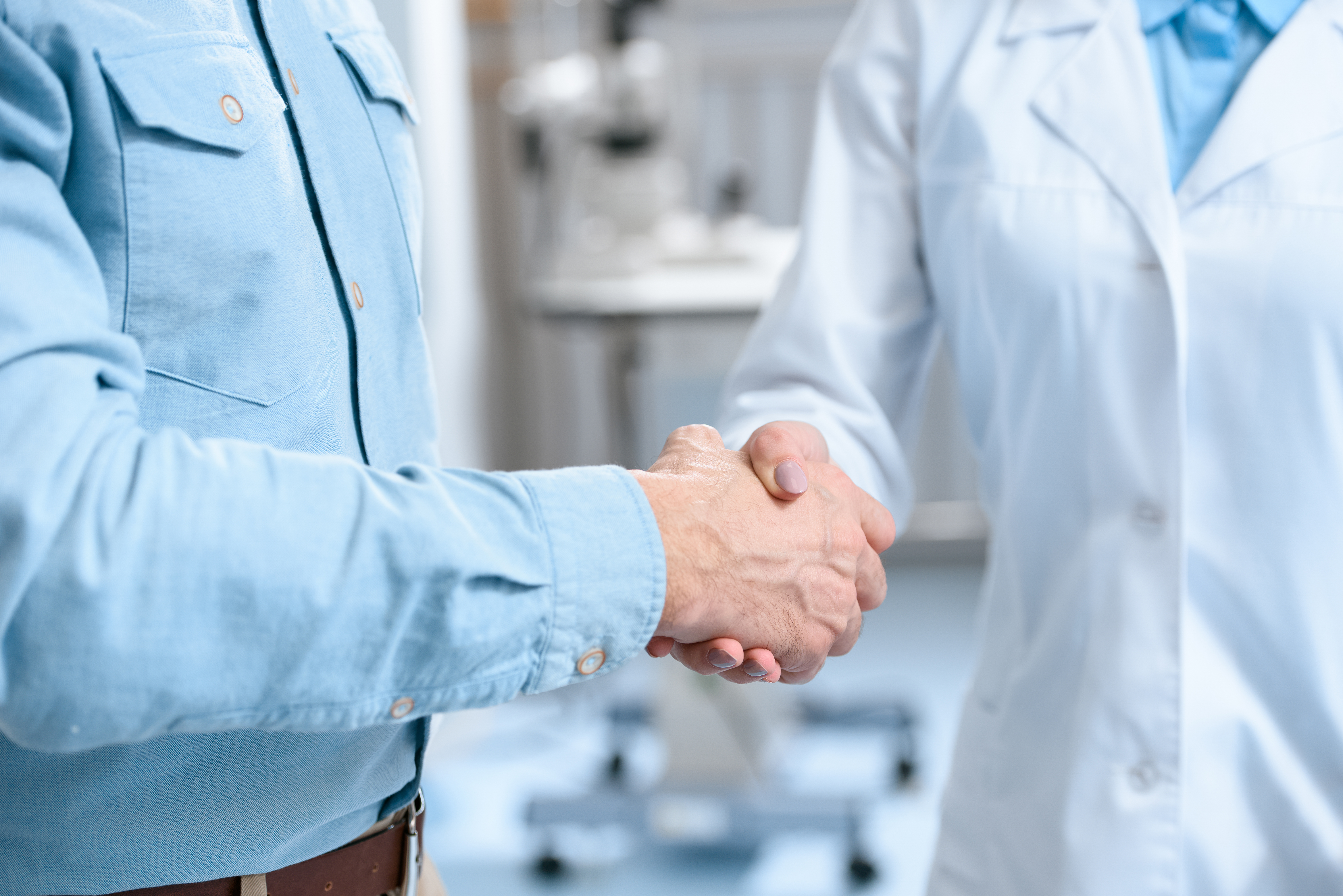 partial view of man shaking hands with doctor in c b1e15ed376a626045866