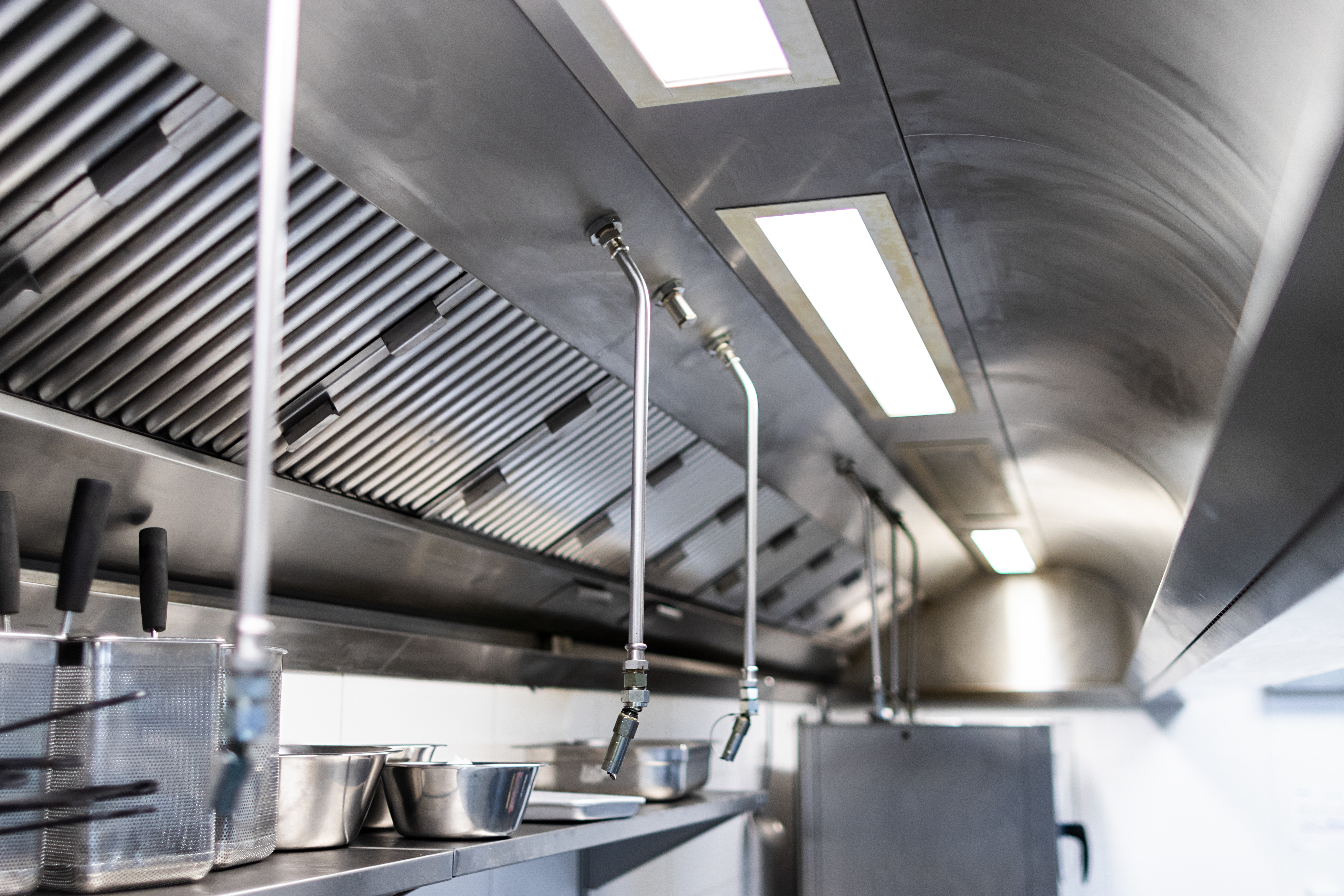 How Customized Fire Suppression Systems Enhance Safety and Compliance in Commercial Kitchens