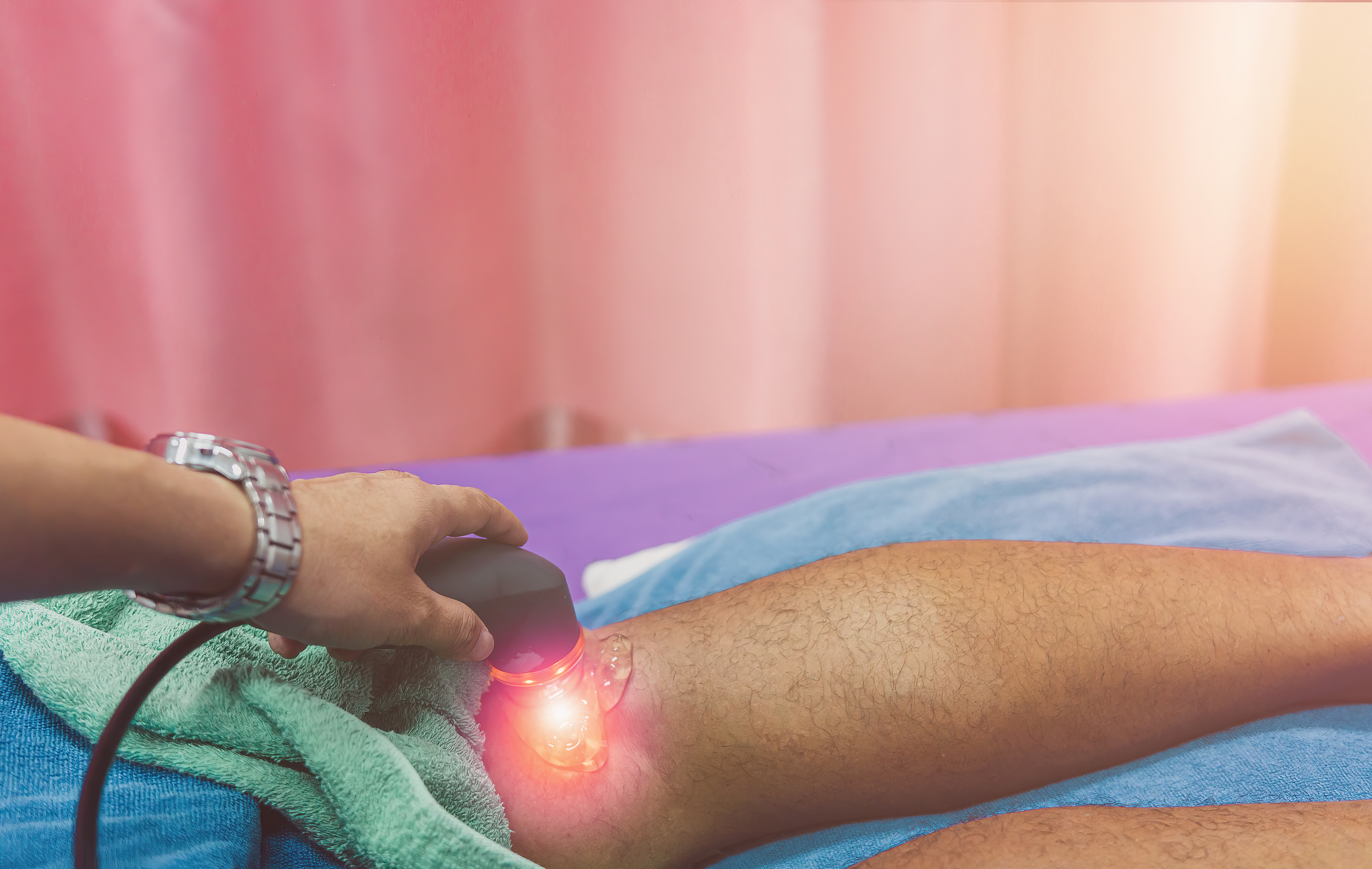 physiotherapist using ultrasound head for treatmen 9d217736daa9ae1ac639