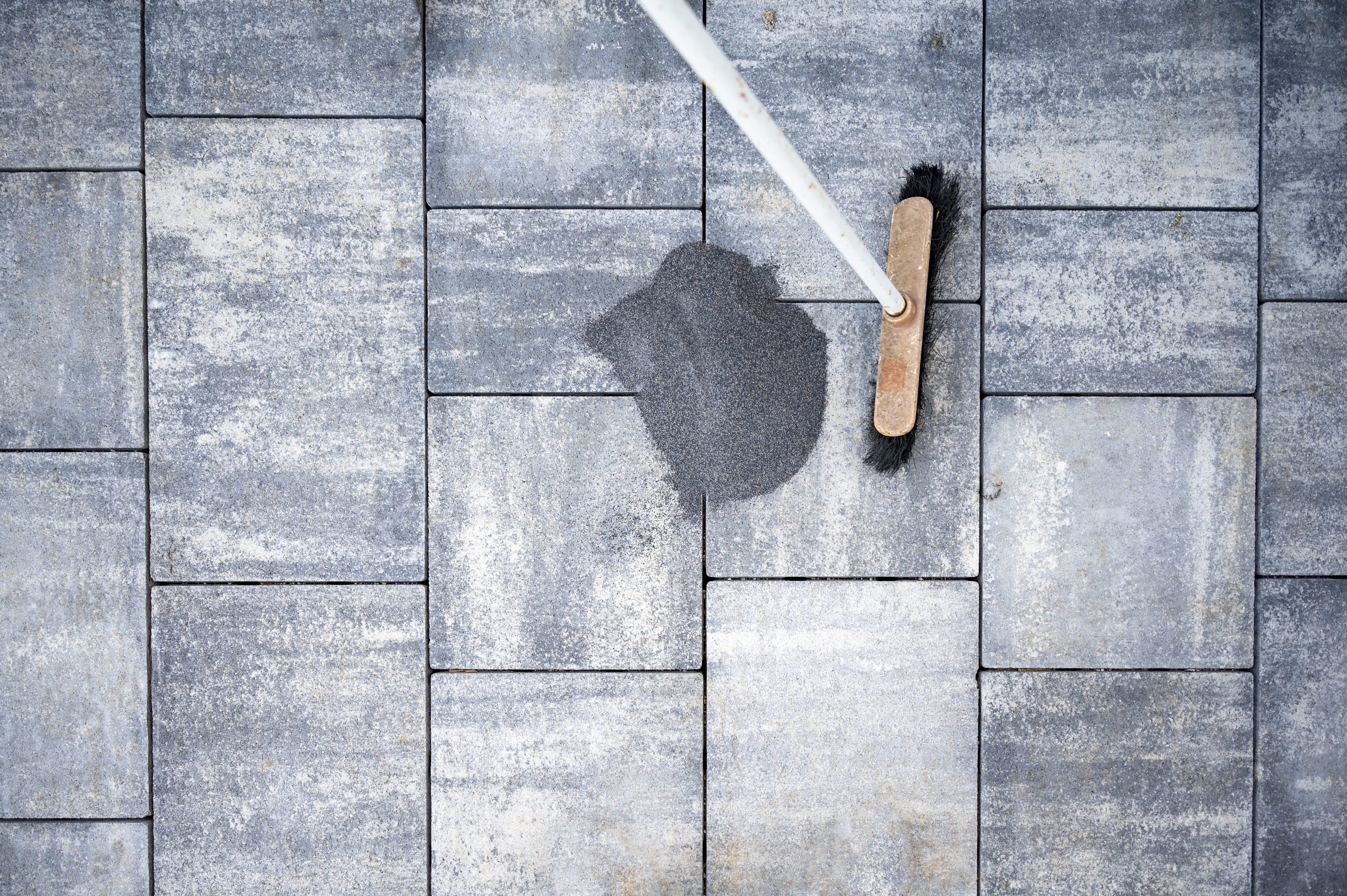 alt="pavers cleaning and sealing"