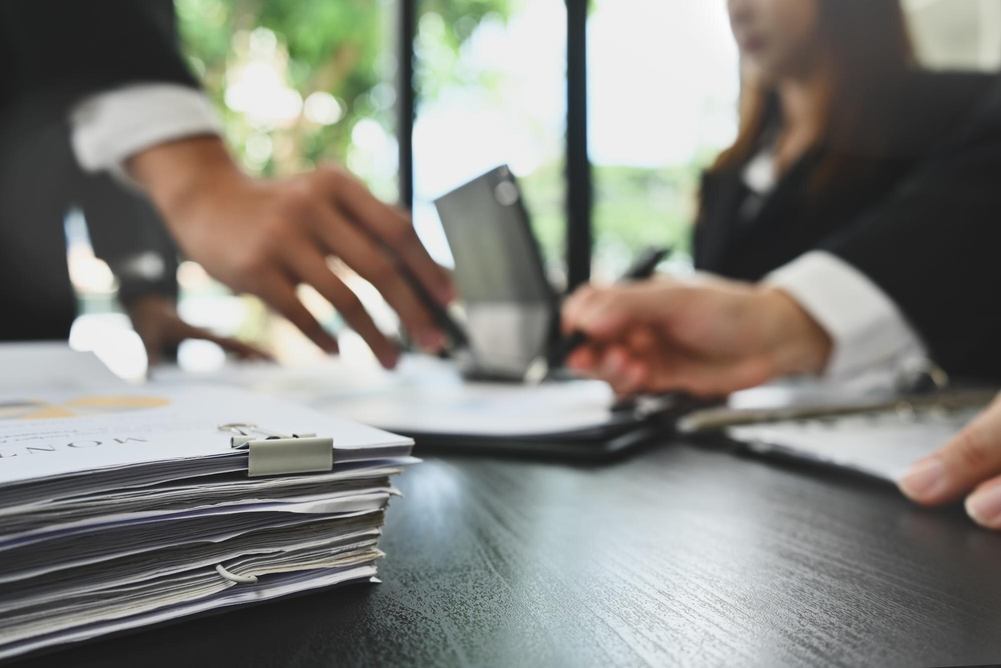 7 errores fiscales que drenan la rentabilidad en Airbnb y restaurantes (y cómo evitarlos)