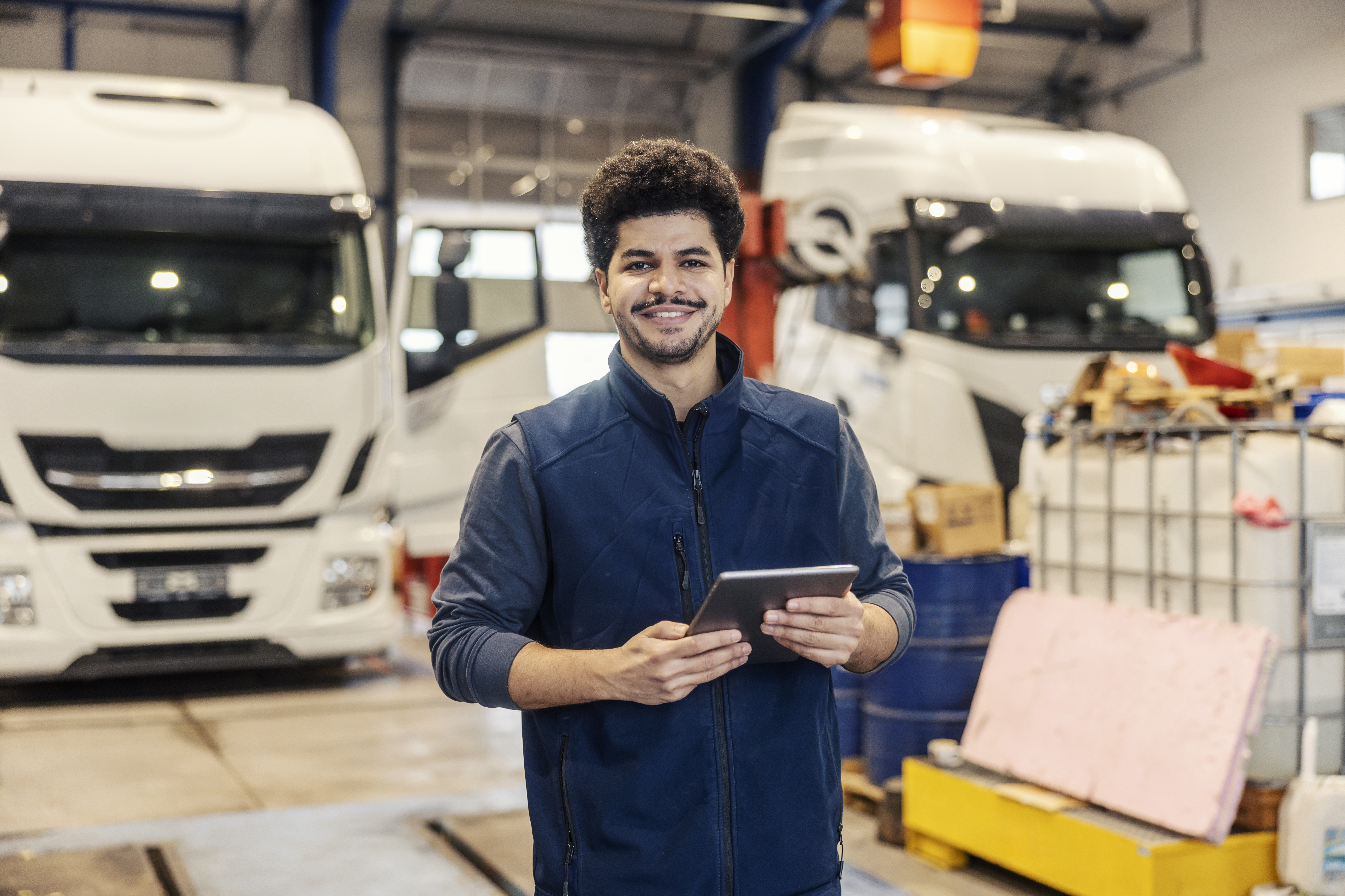 Stop Dropping Jobs: 9 Job Tracking Practices That Kill Chaos in Home Services