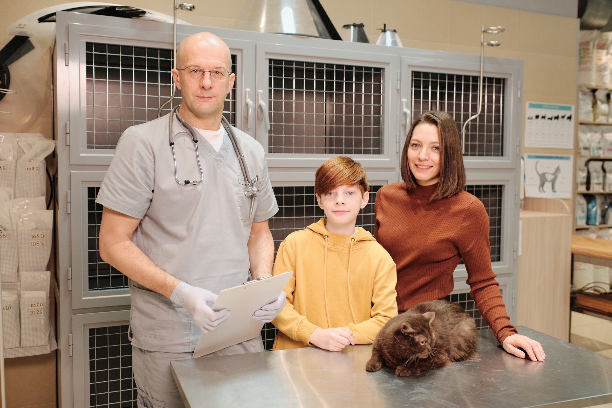 portrait of professional veterinarian and family w 026d592249a504e5a875