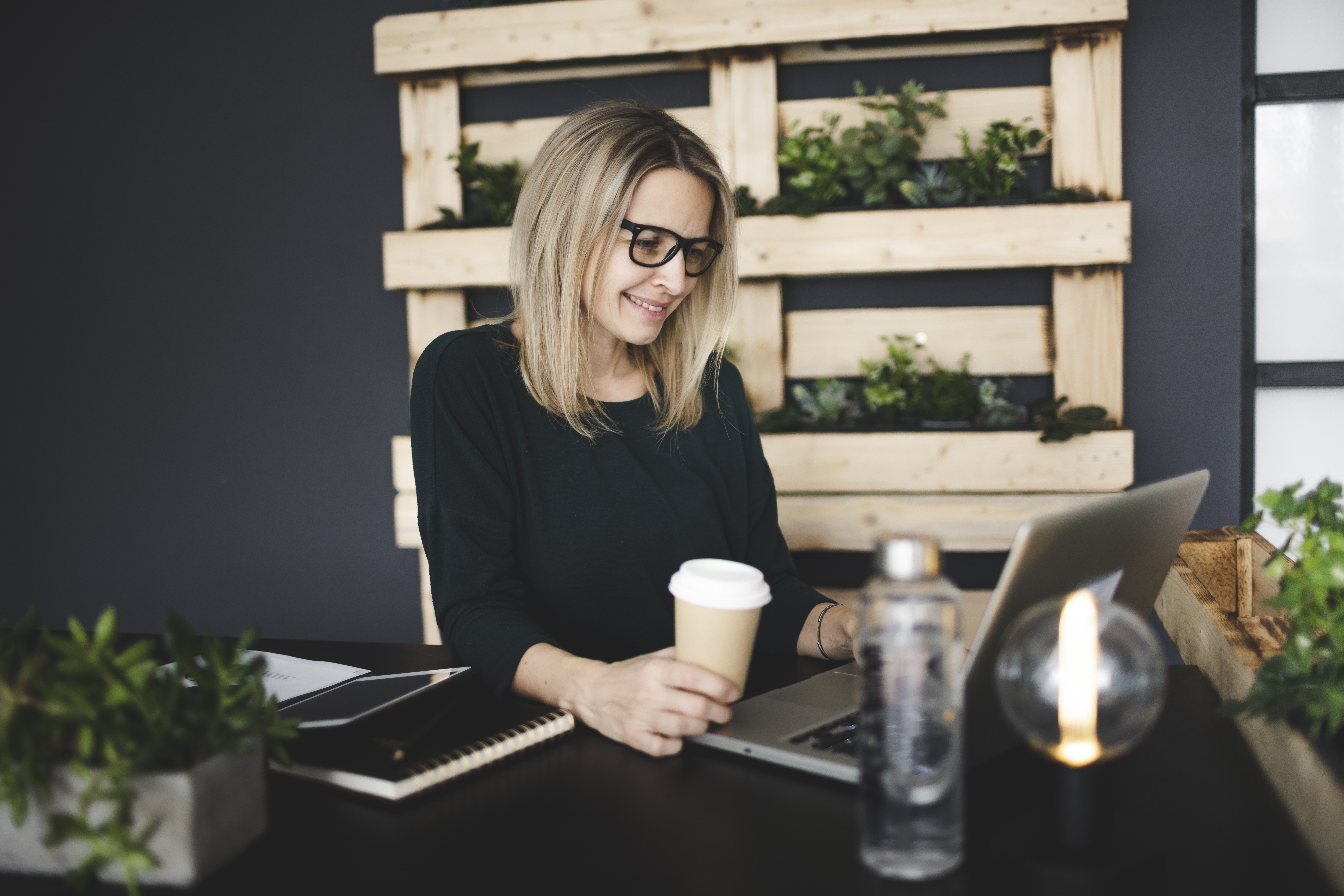 pretty young woman with stylish modern black gla a77a857aaedabd96e8dc