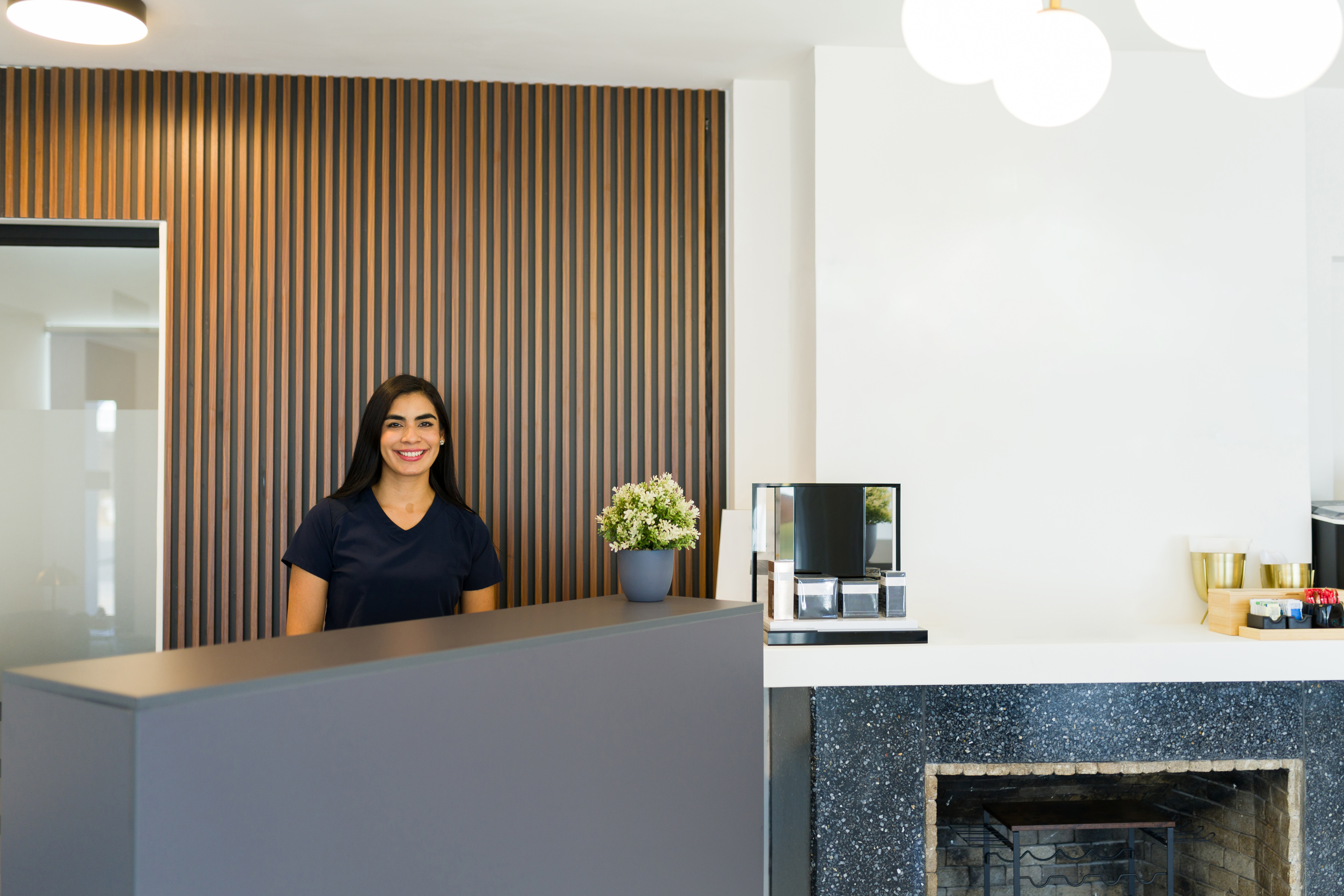 AI Receptionist Software for Salons and Medspas: What Actually Books in Real-World Scenarios