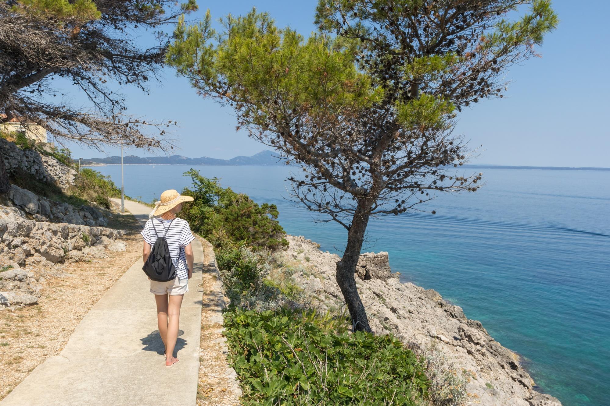 rear view of man standing by sea against sky 0e56984d1a4a069d8dac BTOURS