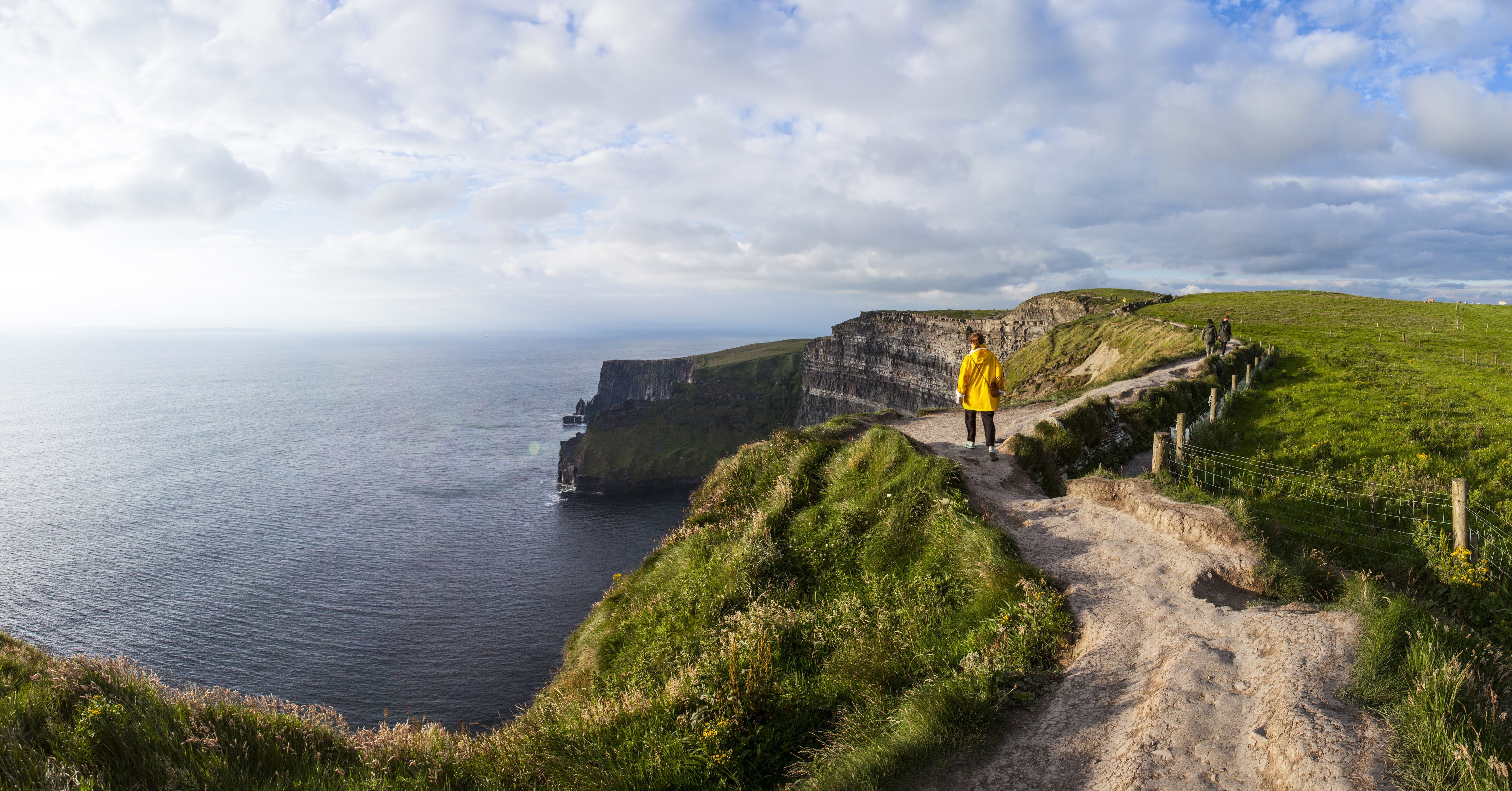 road trip in ireland tourist traveling visiting c 2183cd587f0e91bbcaa0 BTOURS