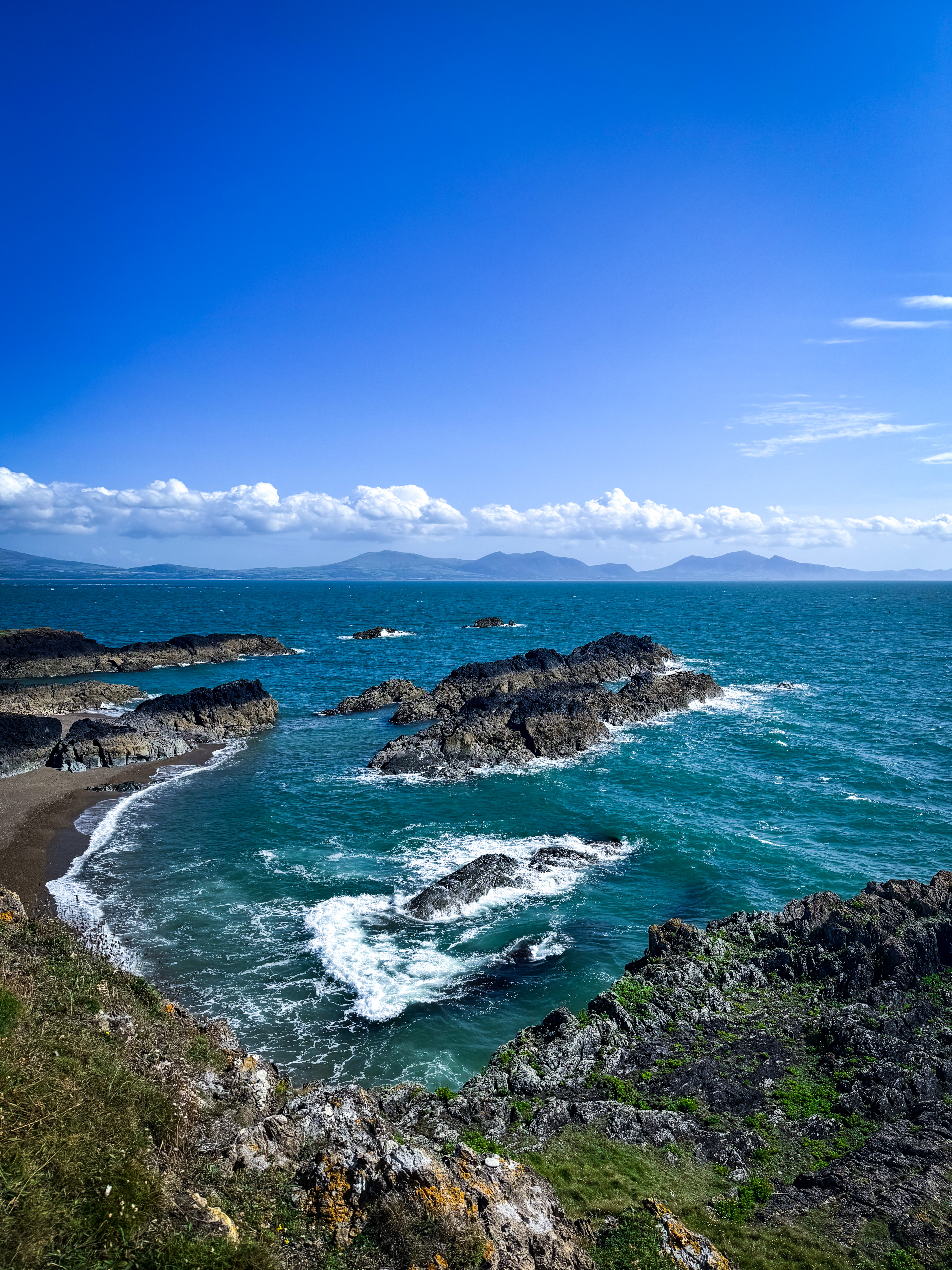 rugged cliffs of anglesey b8c69e8d03417ec6cf44 BTOURS