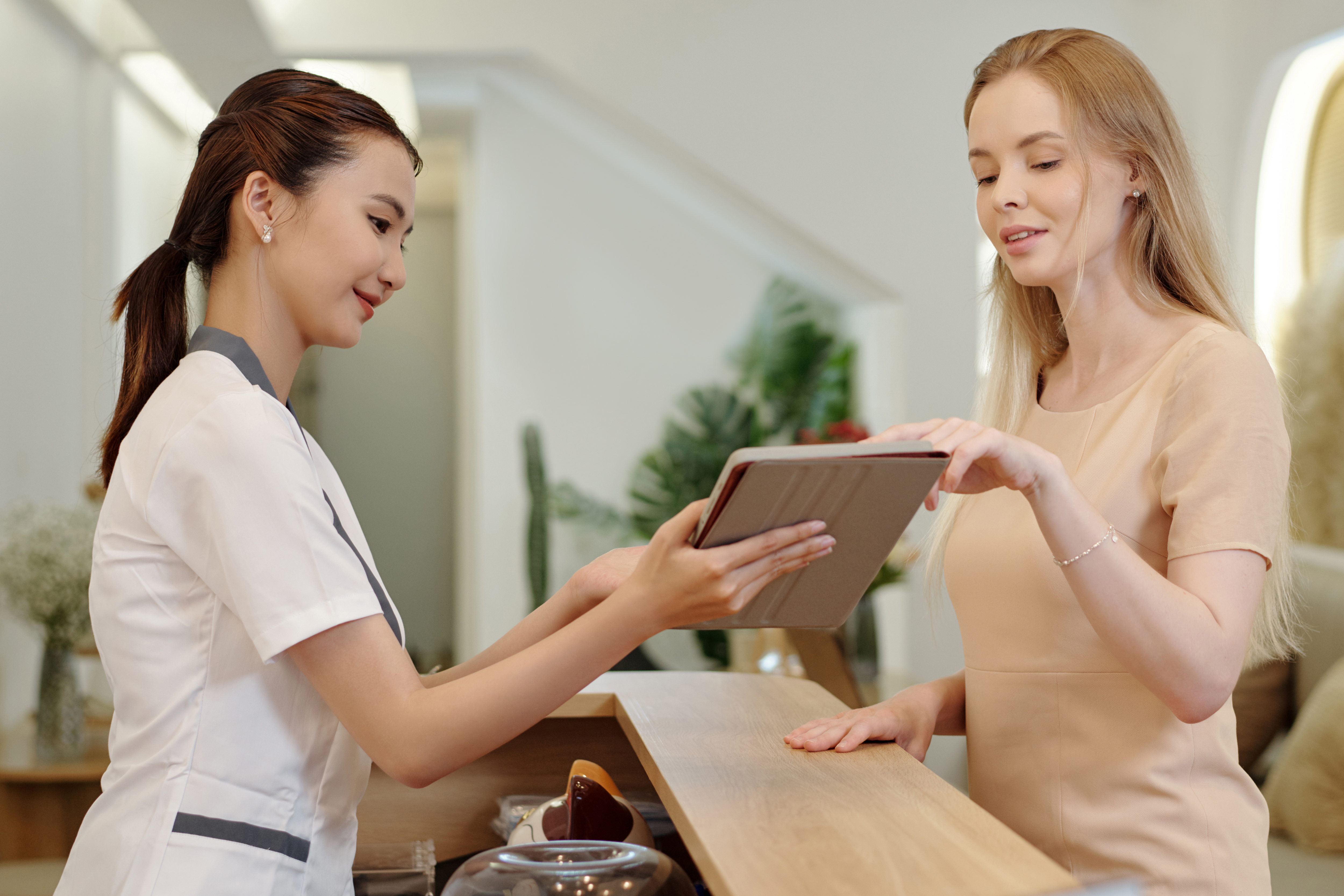 AI Receptionists for Medspas & Salons in 2026: Features, Pricing, and What Performs