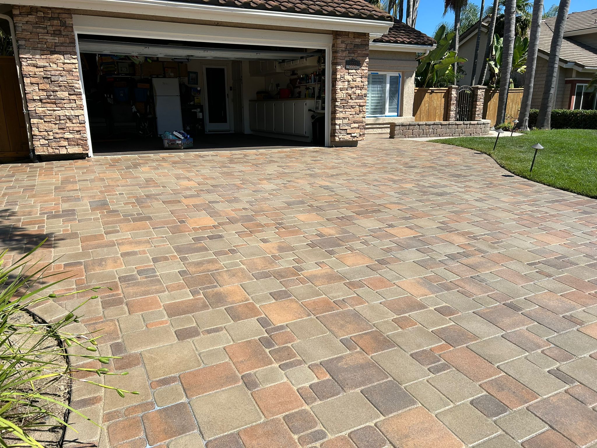 alt="pavers driveway sealing services by Calcleanseal"