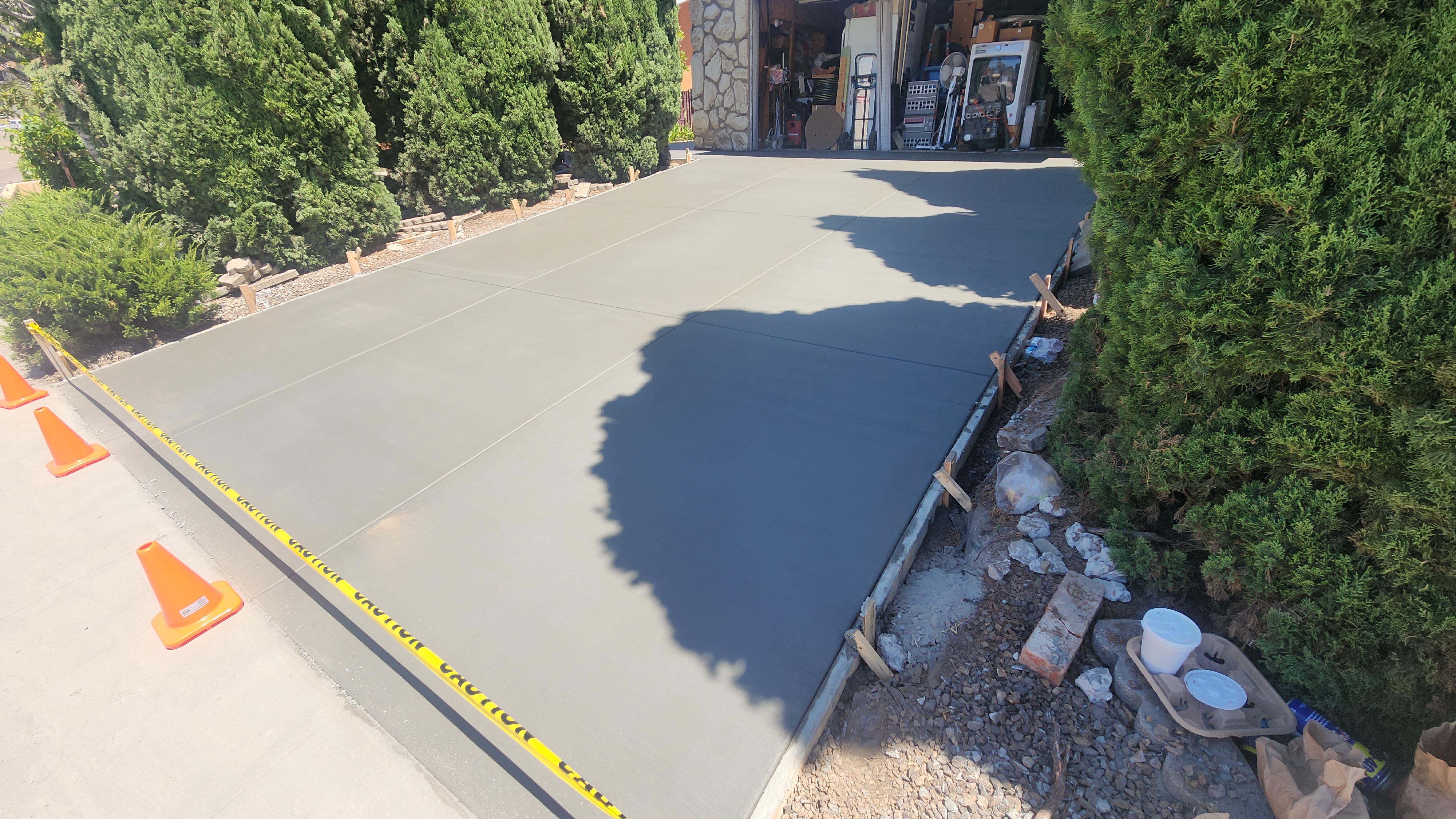 alt="Sealing driveway services"