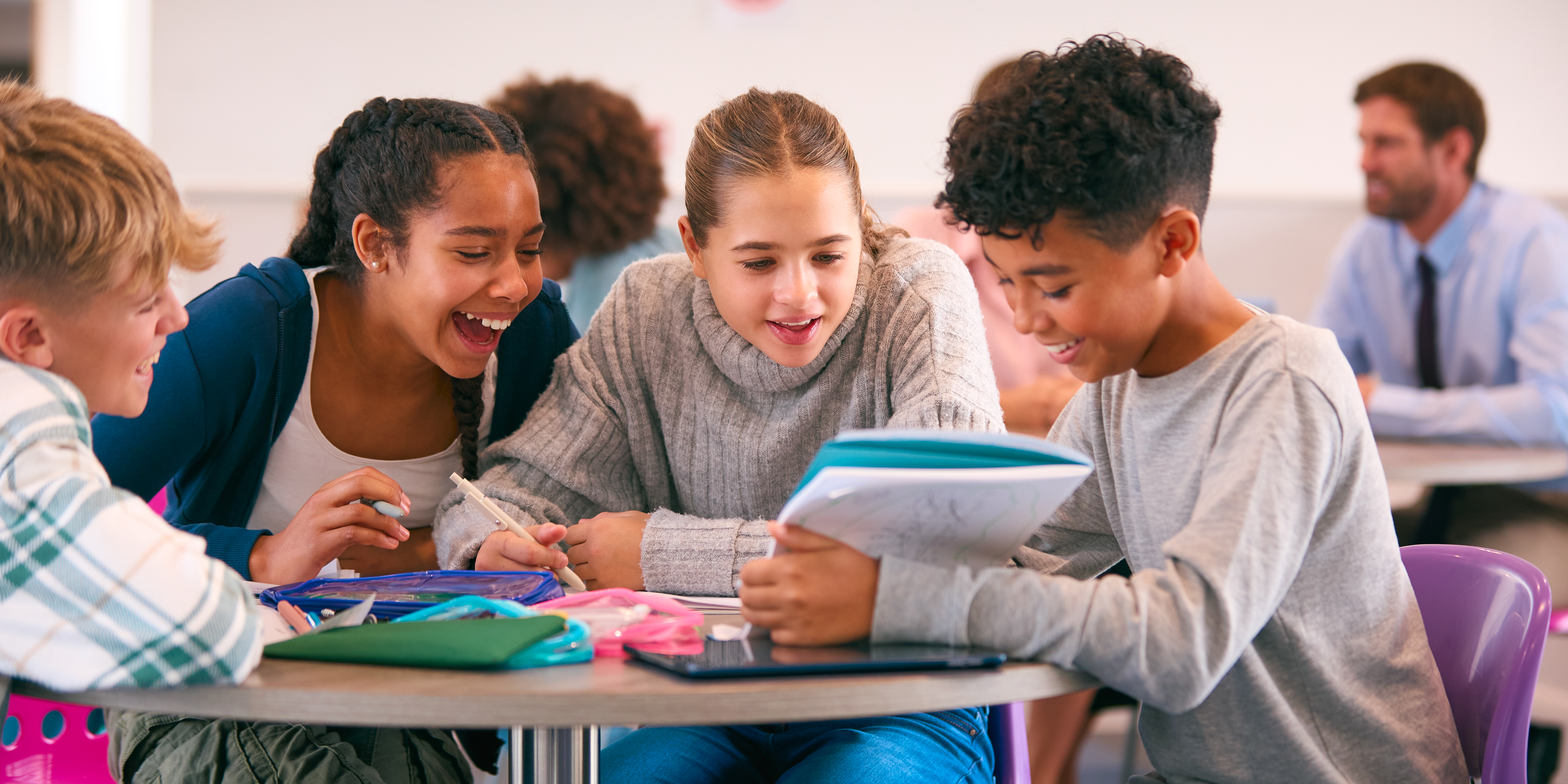 Secondary Or High School Students Collaborating In 65438108bcf62af0cde4