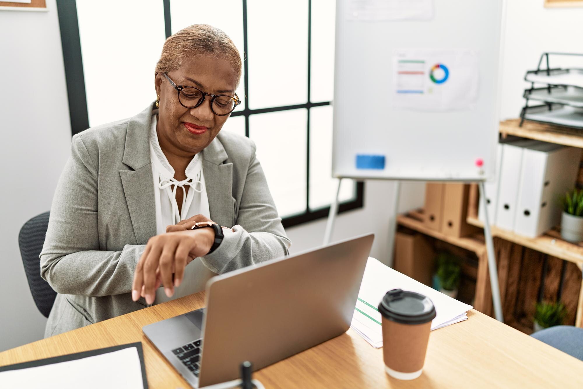 senior african american woman business worker look 28fa05cdebe9eb87a54f