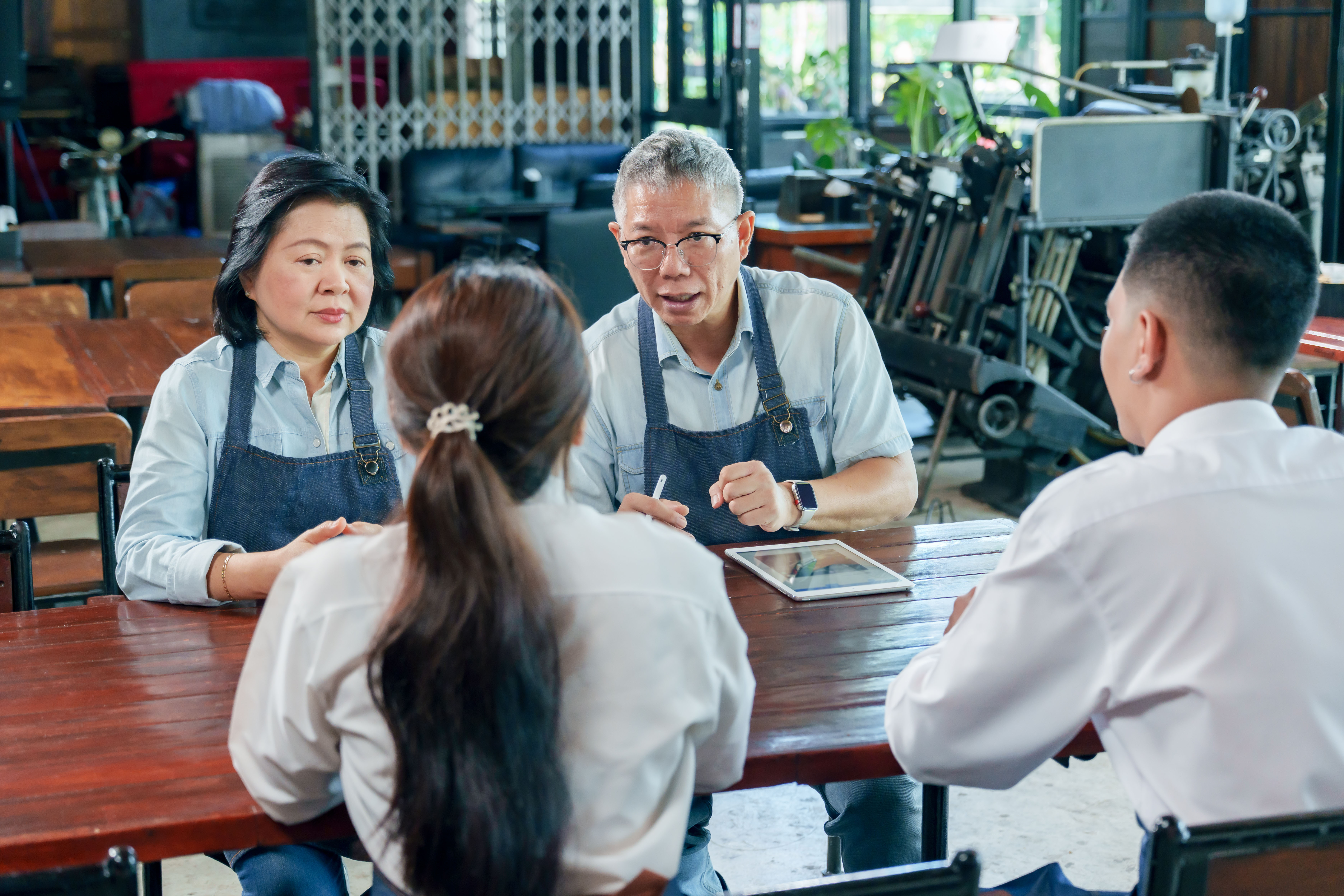 Propinas y cargas sociales en restaurantes: guía práctica para cumplir la norma y mejorar la rentabilidad