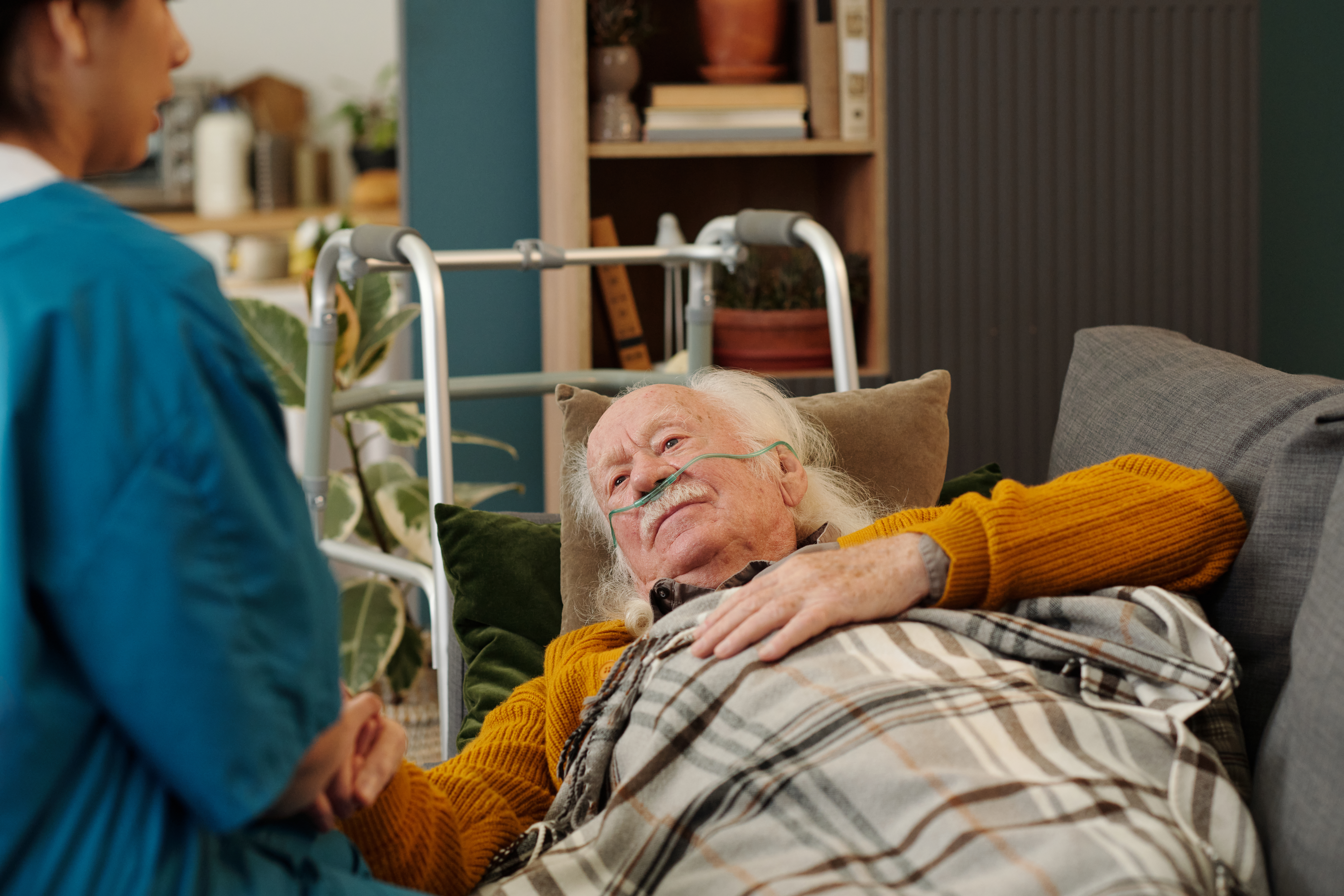 senior caucasian man lying in bed holding nurse ha e70c905e00eae9be6d49