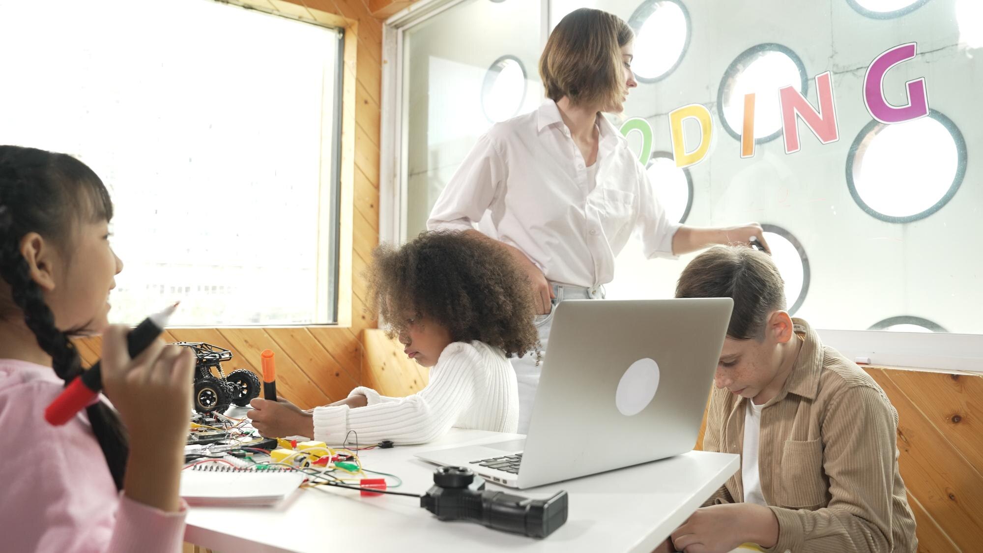 Smart Teacher Using Glass Board To Explain Part Of 0cfeedb6f8c167f6ff33