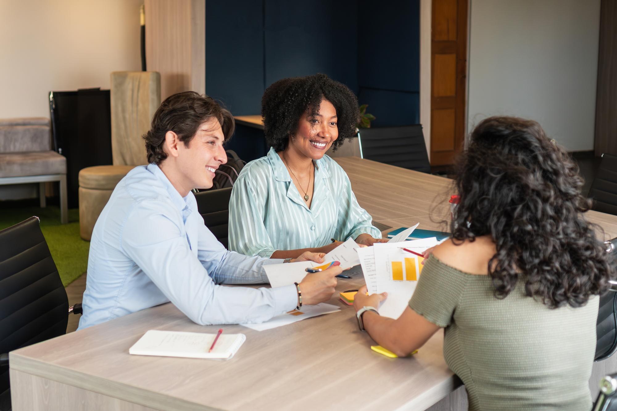 Guía total de deducciones fiscales para Airbnb y restaurantes: paga menos impuestos sin riesgos