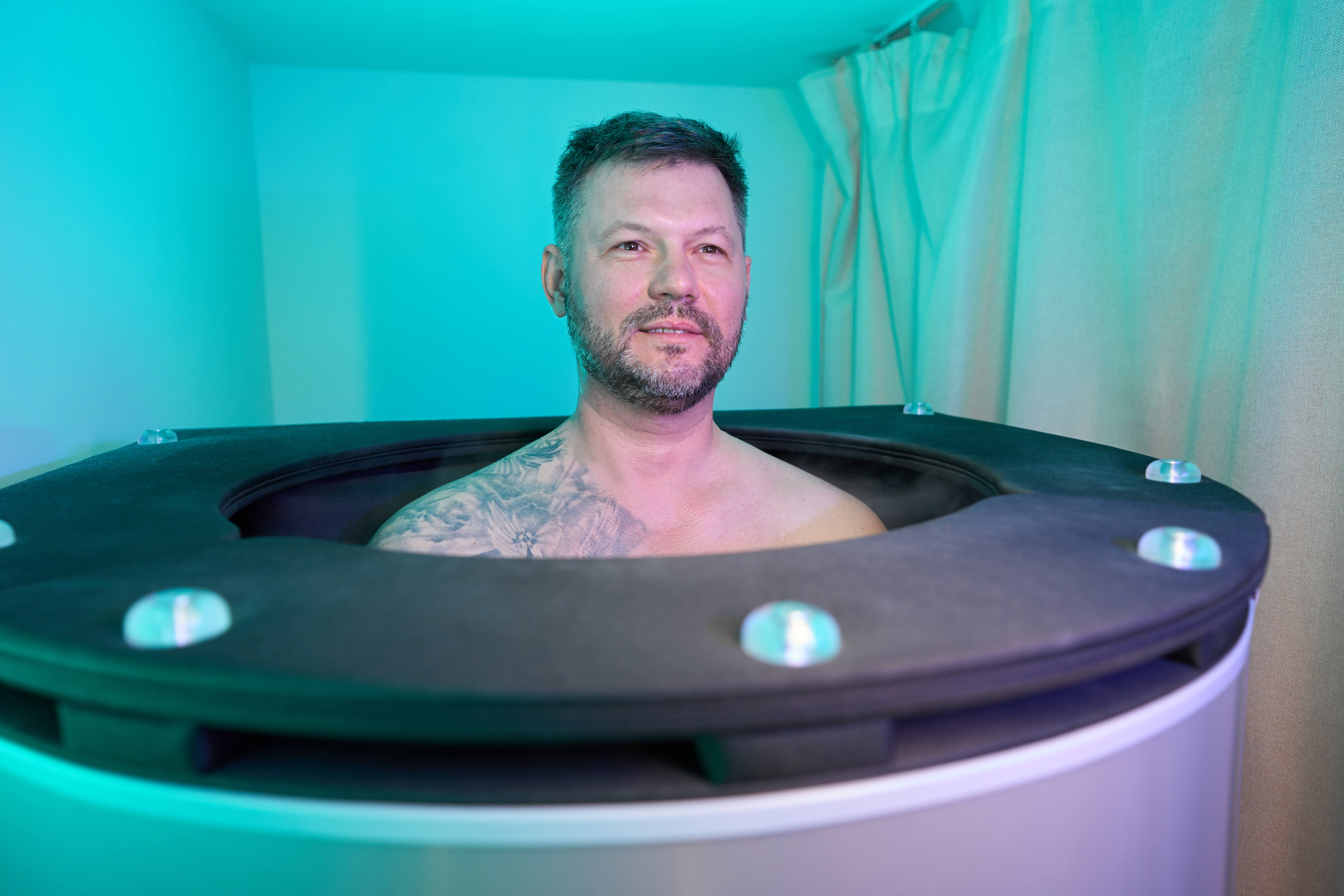spa client is undergoing whole body cryotherapy se 76b12a47349b7e8a4329