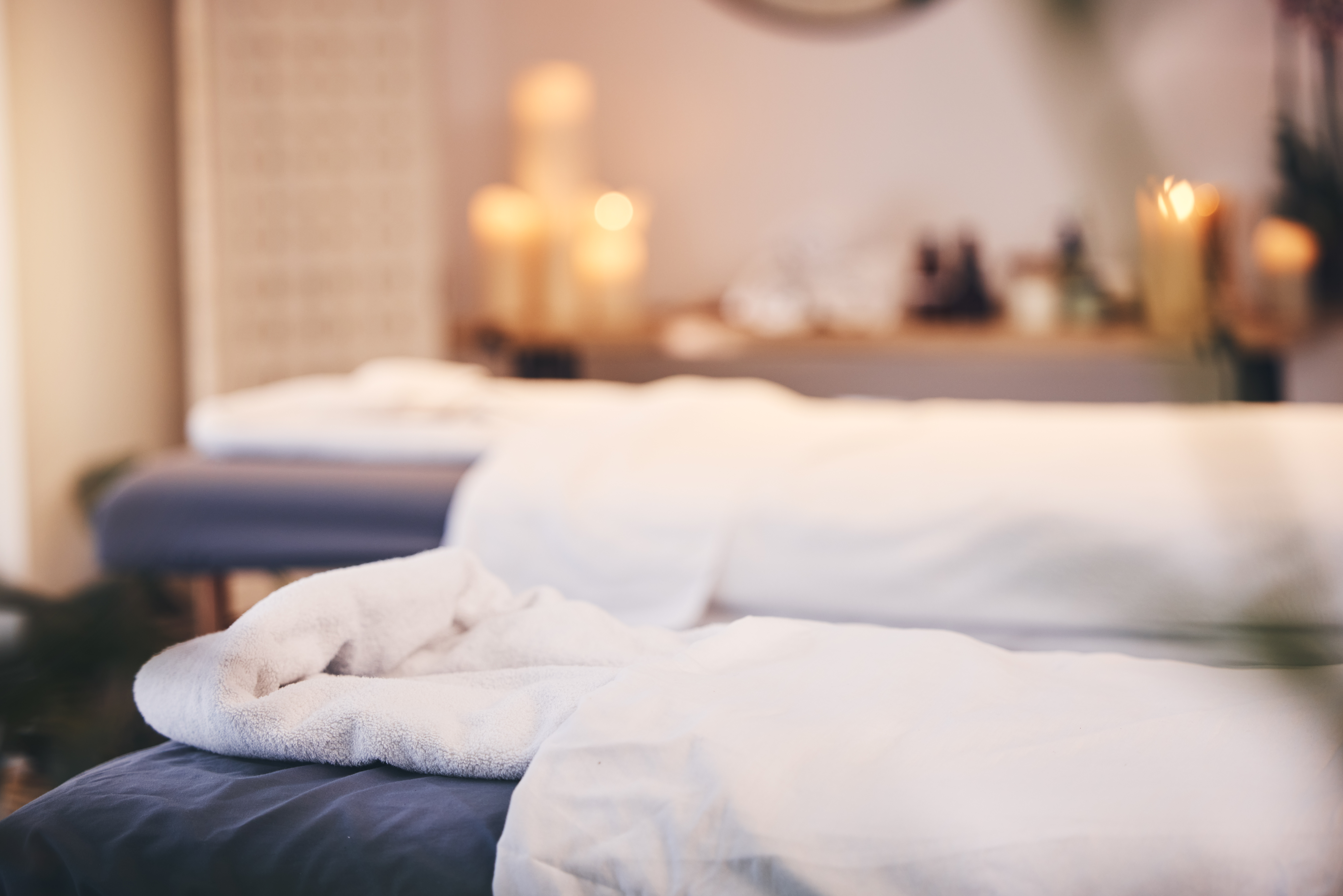 Spa Massage Bed And Blurred Background With Candl 8Ebf4Ad5112Bc55B9C96
