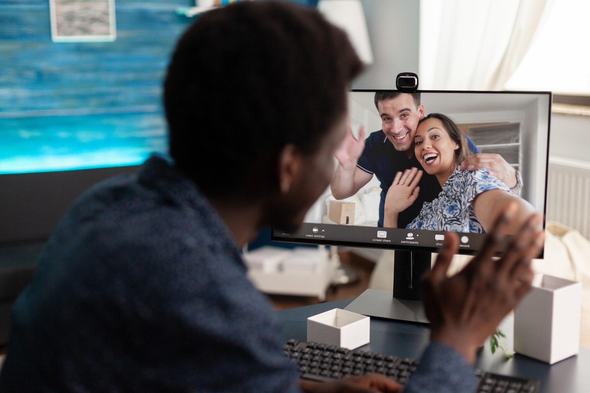 student greeting remote friends discussing managem 10f6d4d24380d638be89