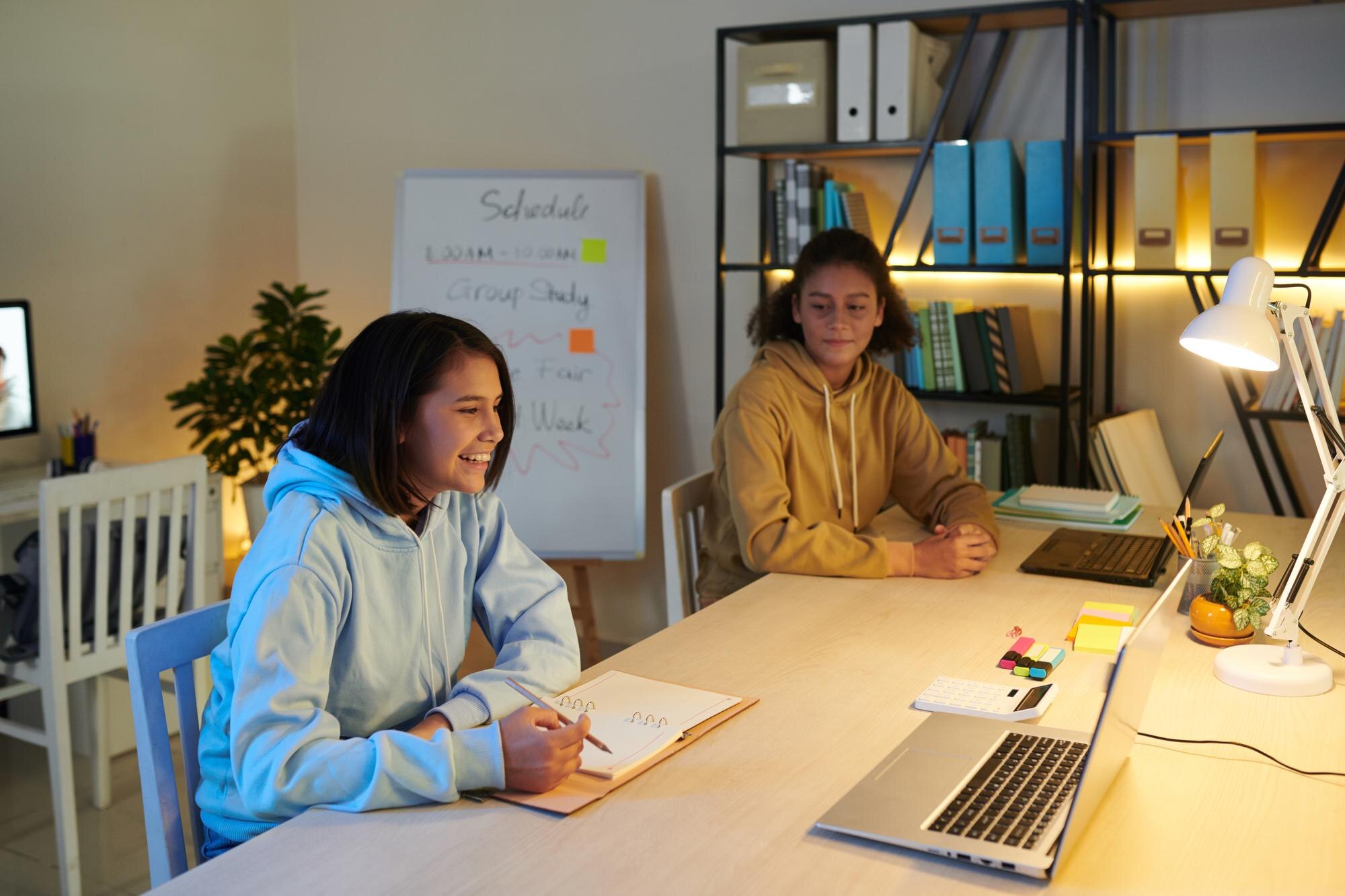 Students Studying In Common Room B203c702e0a493155c18