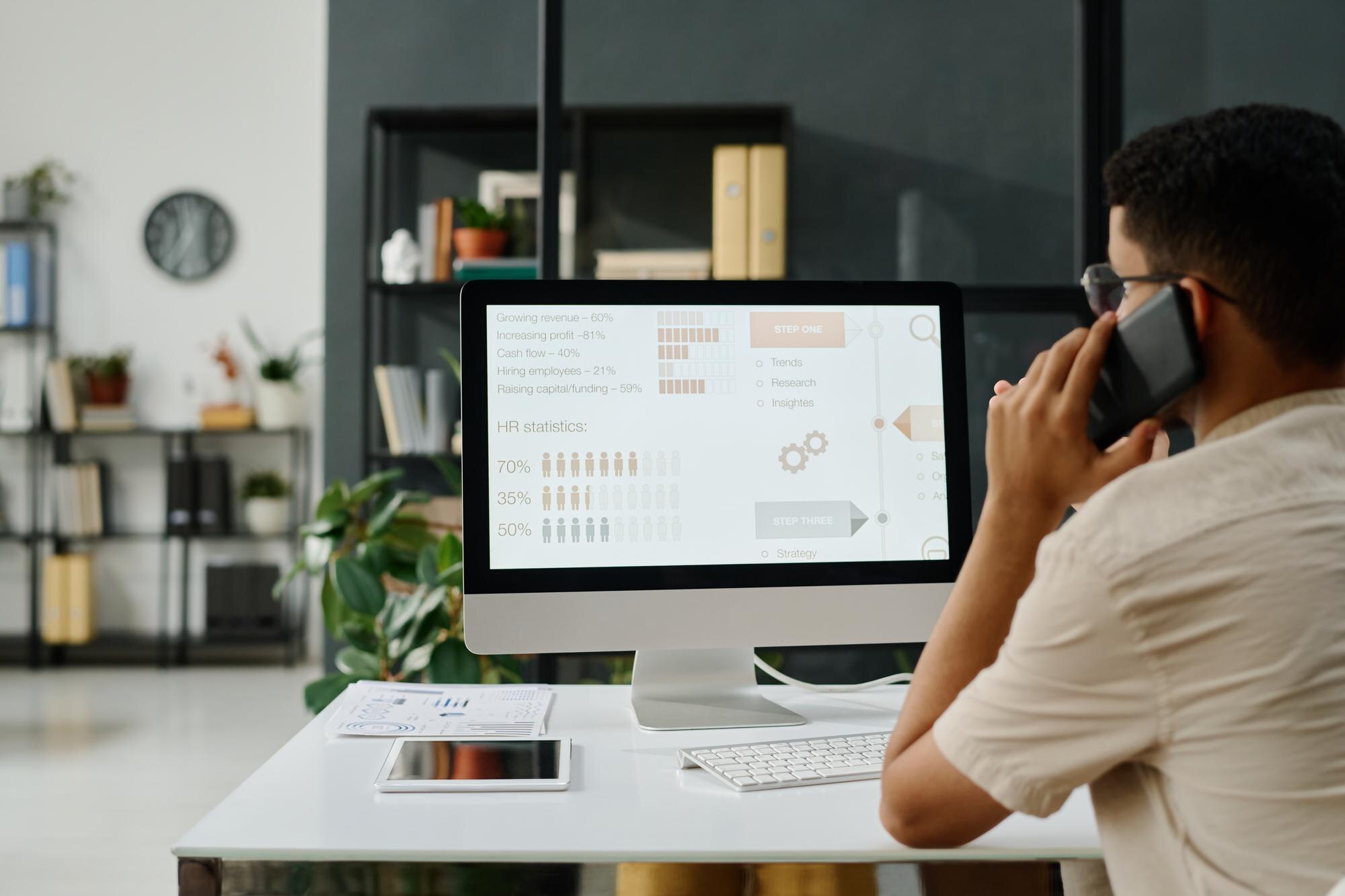 talking on smartphone during work f5b0990b5e288b830c46