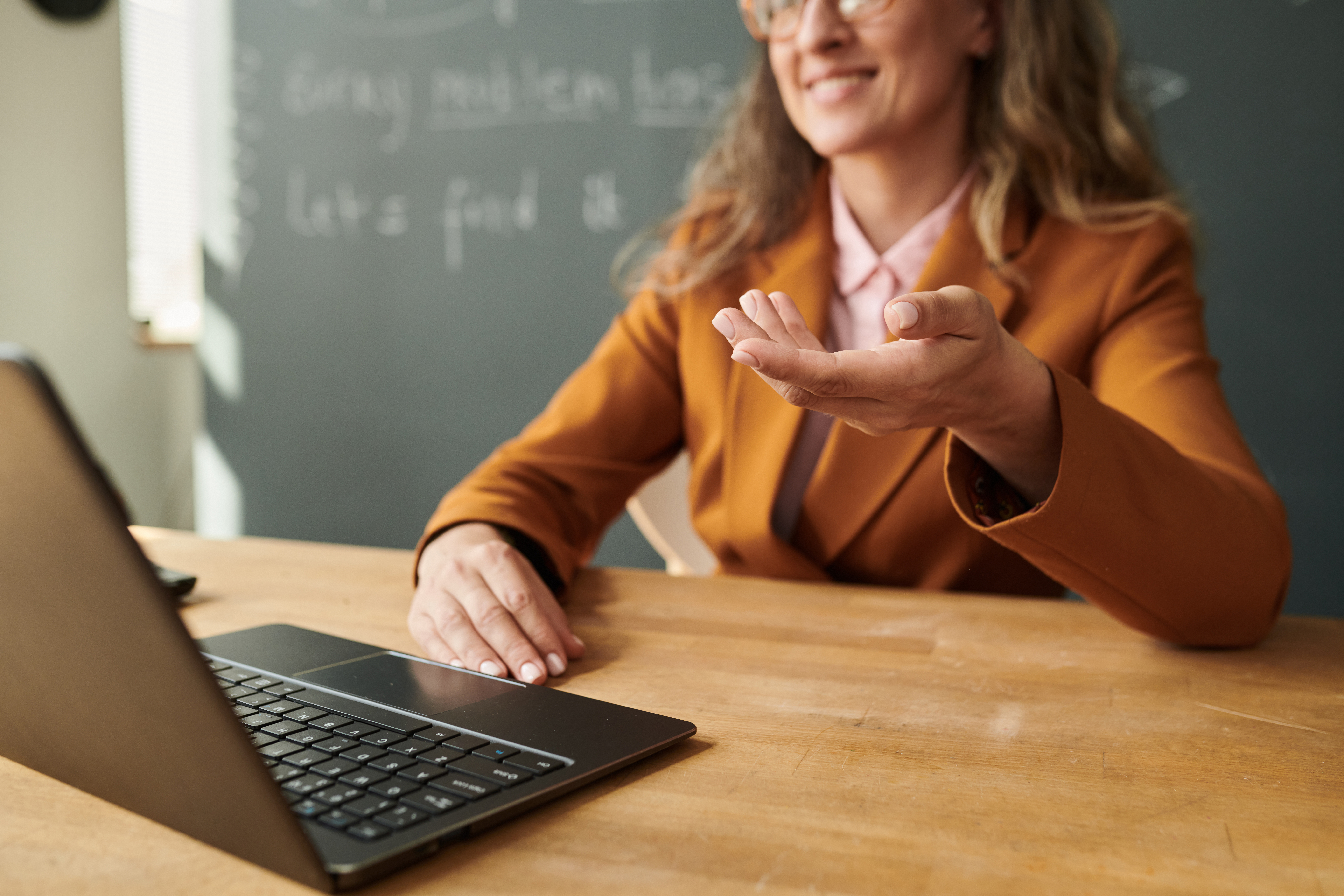 Teacher Gesturing In Online Lesson 989953bf2624c4927746