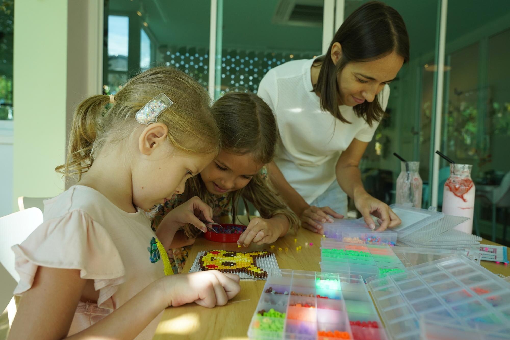 Teacher In Workshop Teched Two Girls How To Assemb 97cb696758919dff1054