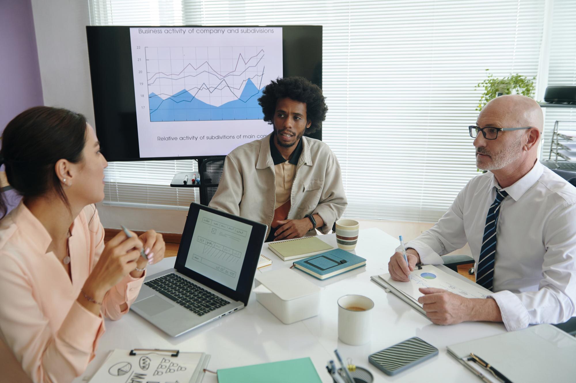 team of marketers discussing strategy together 87072601ca72b13ff1e2