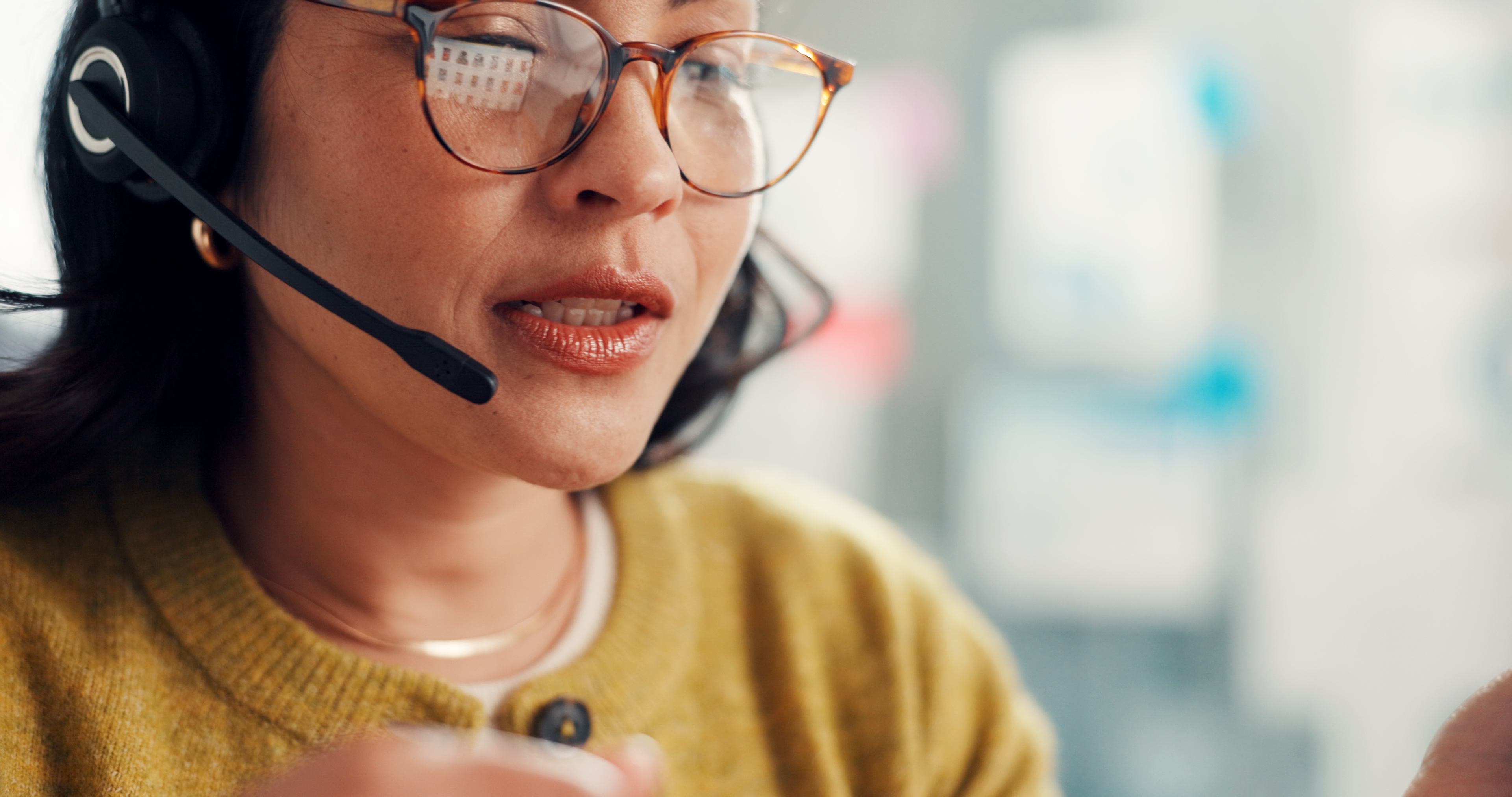 telemarketing consultant and woman with headset a24b67040a47a1180dd2