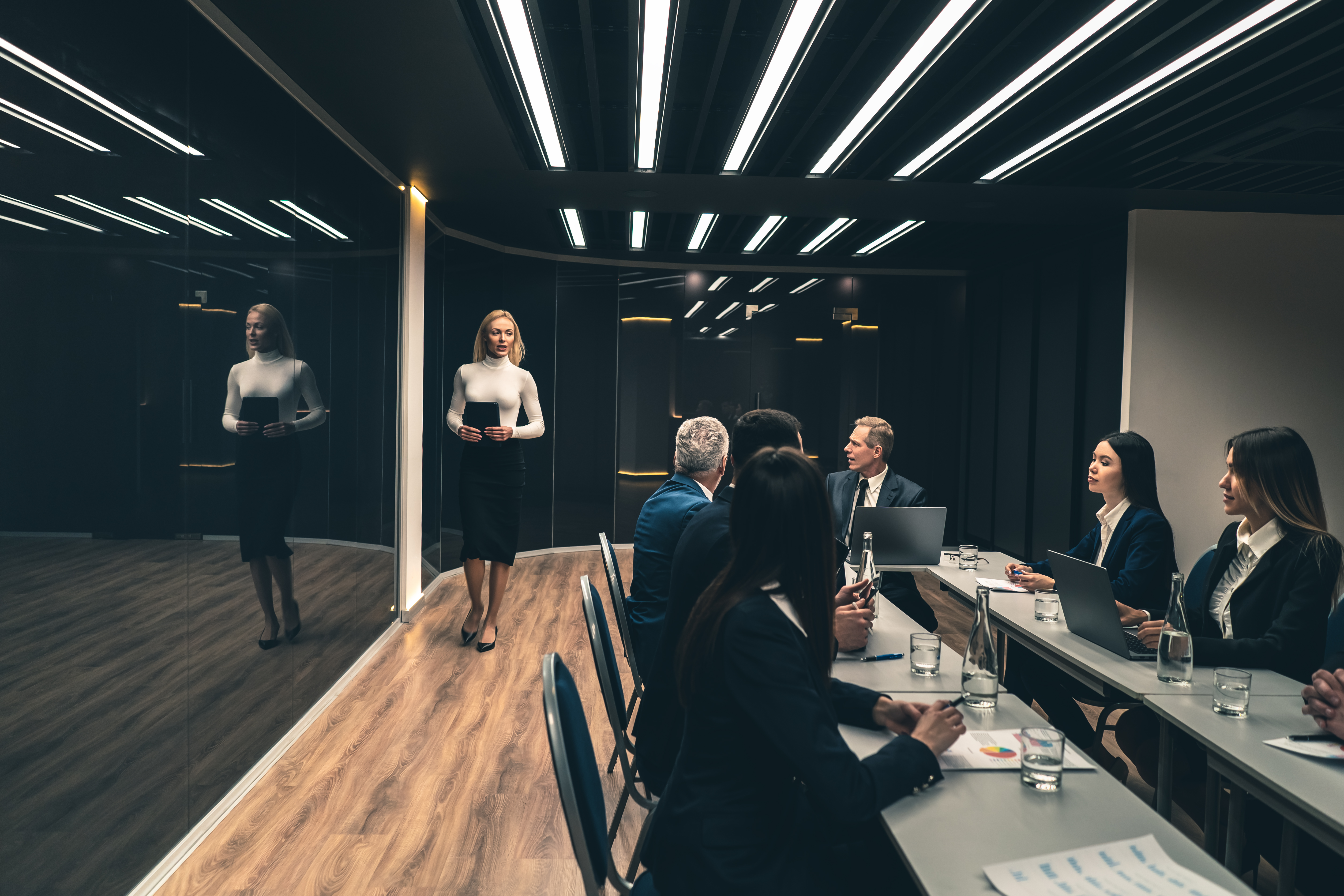 the business woman speaks on the conference ea0305854022e7fd7125