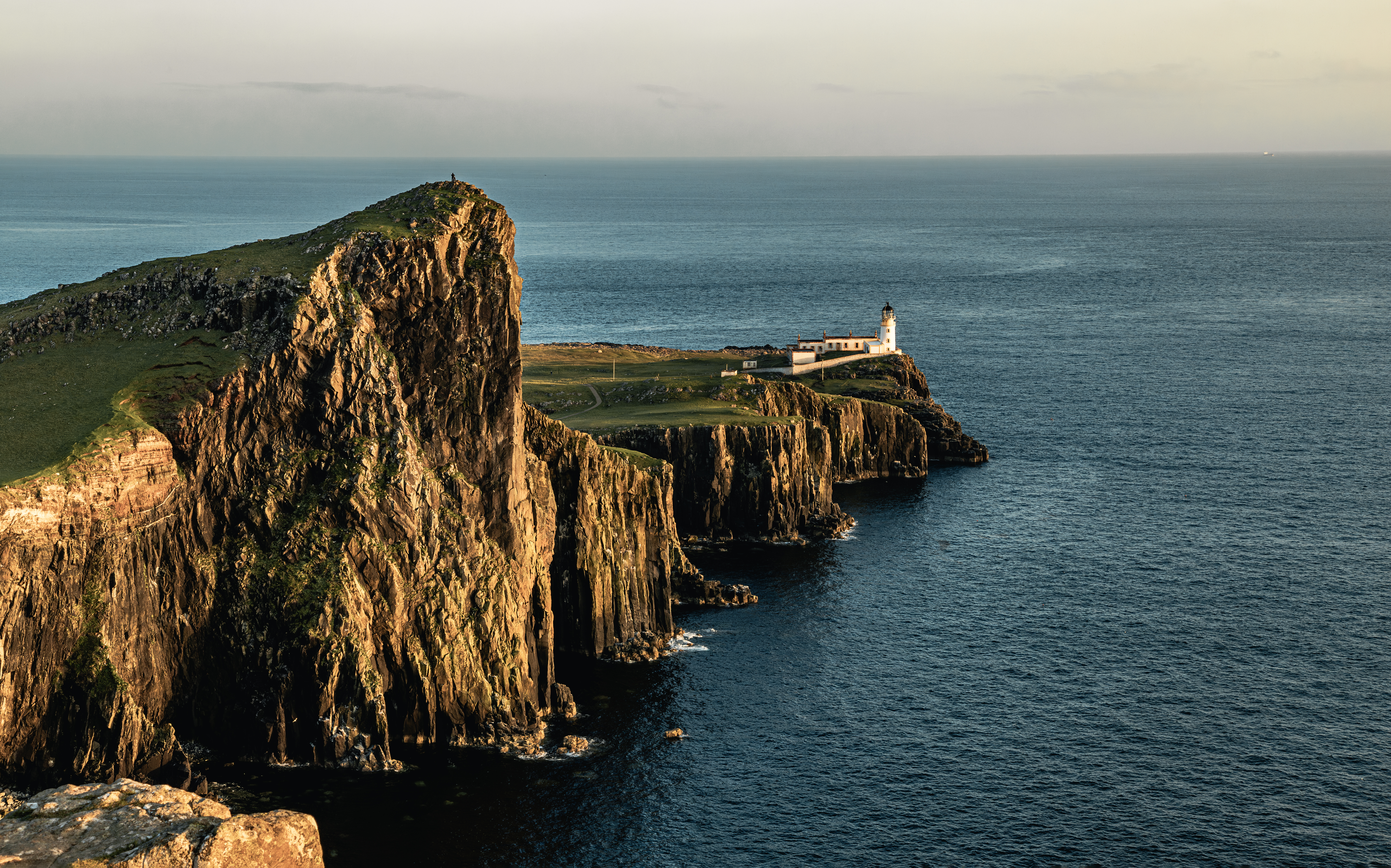 the view of the neist point lighthouse and the nei e38daec1f044348c260b BTOURS