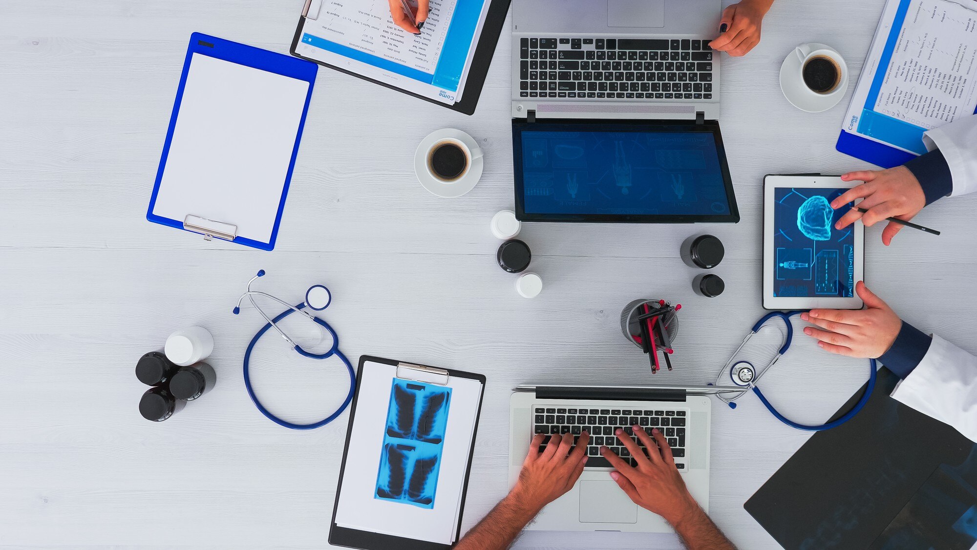 Crafting a Unique Value Proposition for Your Health Practice 2 - MedWell Digital Marketing Agency top view of doctor explaining to resident physicia 3b74b16da30ff09b762b - MedWell Digital Marketing Agency