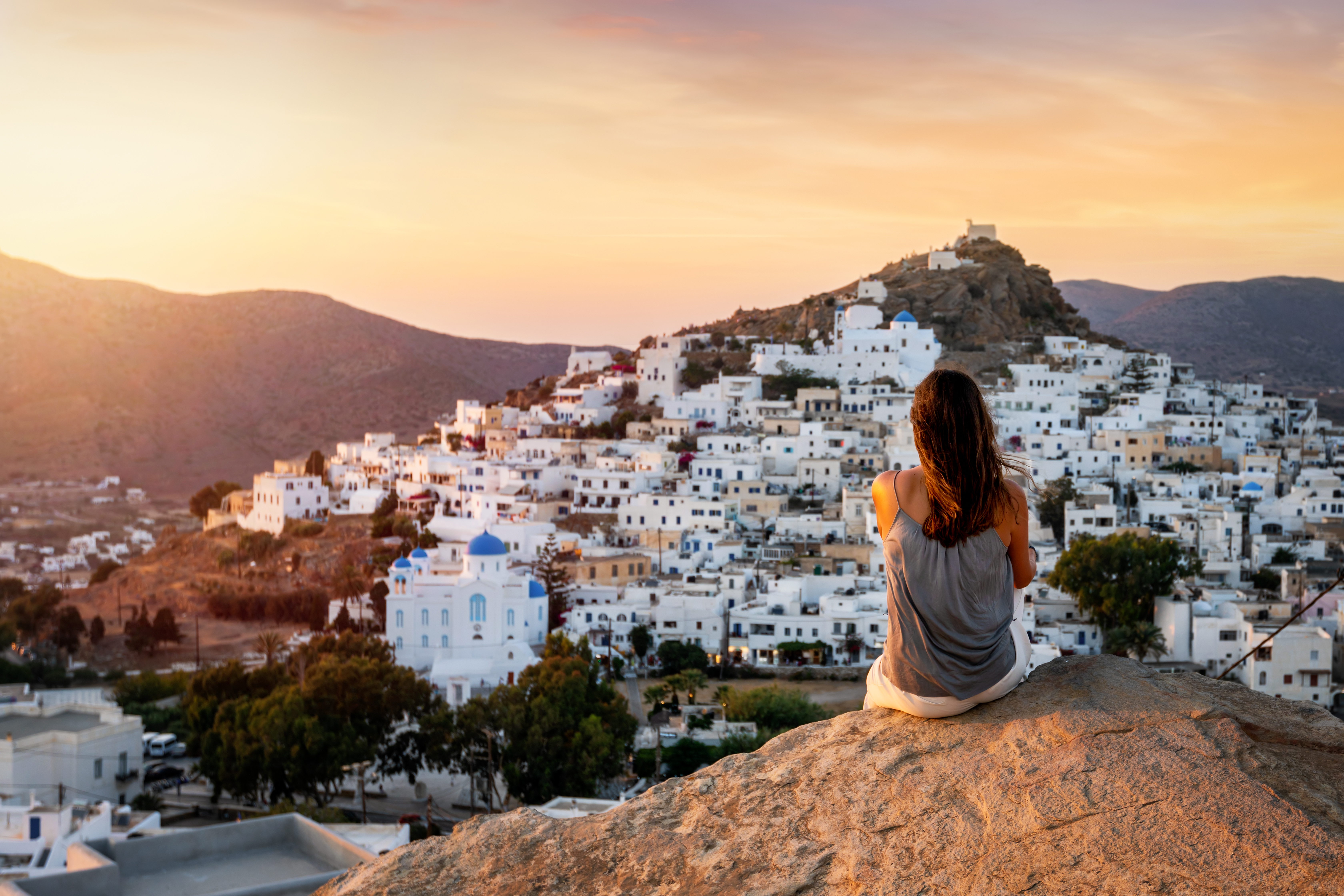 tourist woman enjoys the view to the town of ios i 3fd1d2d501249a315e89 BTOURS