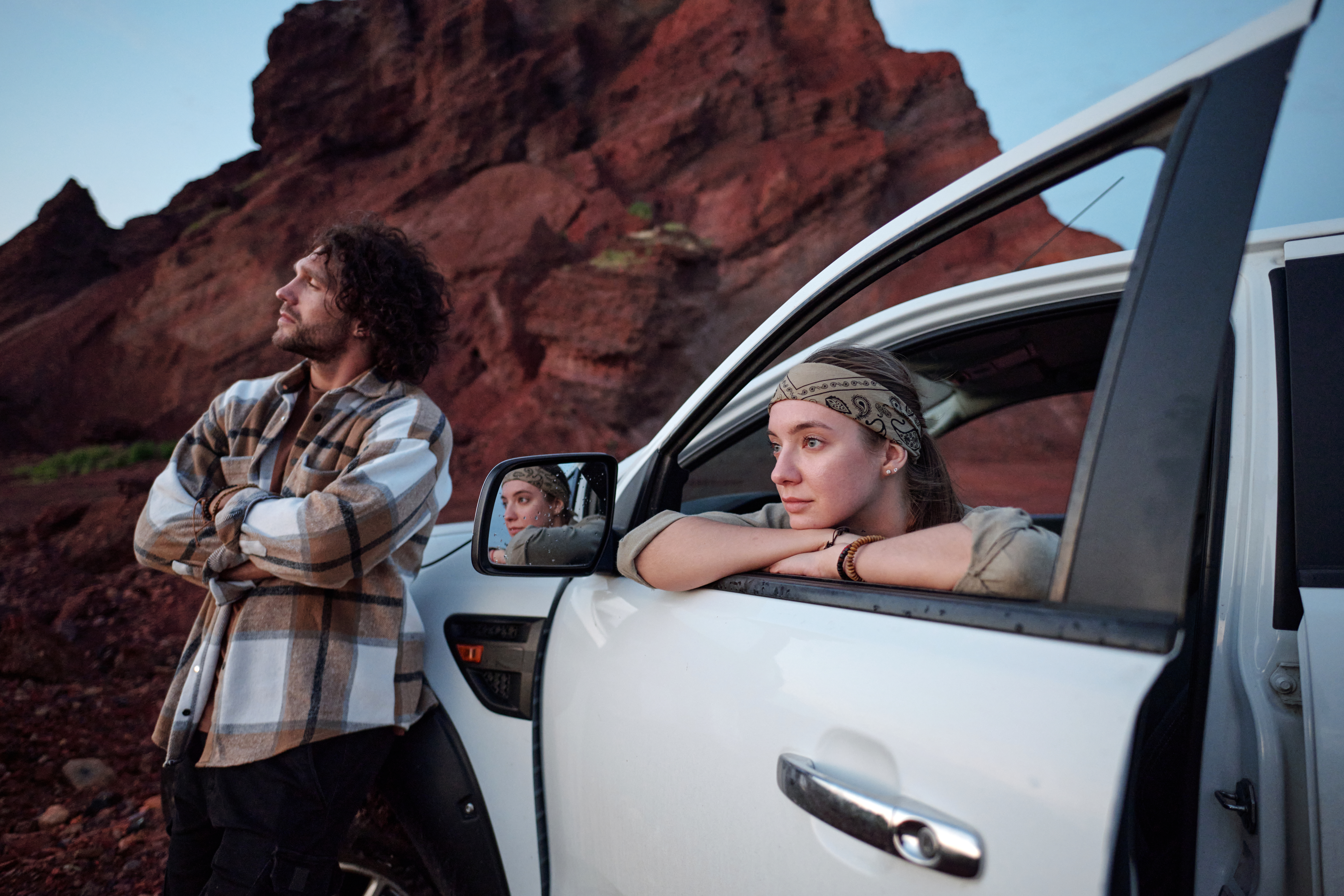 How to Plan the Perfect Multi-Day Self-Drive Tour: Expert Tips for Freedom, Comfort and Discovery 3 traveling couple by pickup truck e7f6f5739762bba42573 BTOURS