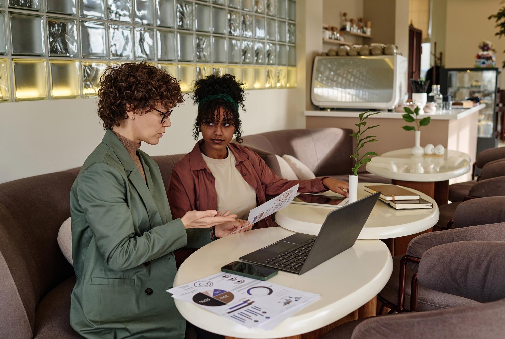 Control financiero actualizado: la base del crecimiento rentable para Airbnb y restaurantes