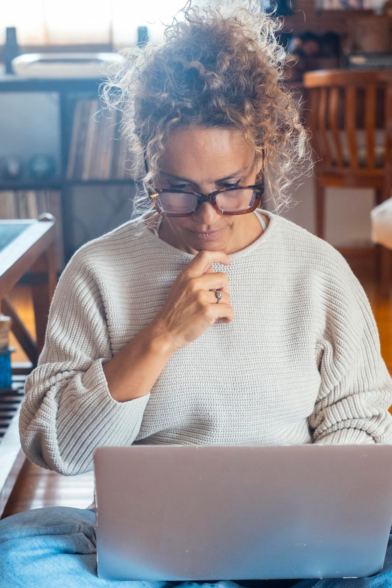 vertical portrait of modern woman using computer a bf063ab872f97b883302