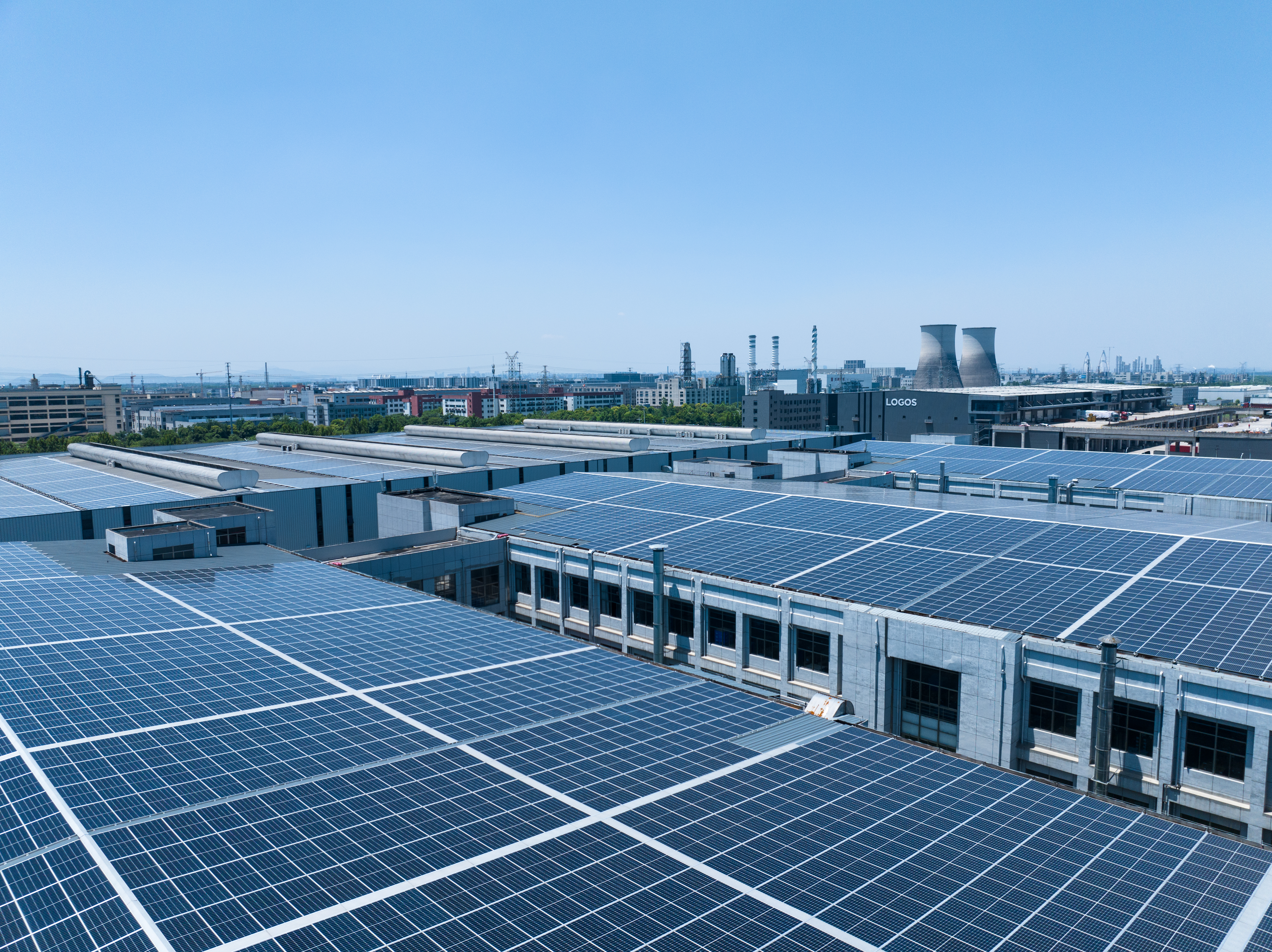 solar and battery storage in Lodi new Jersey on a manufacturing rooftop.