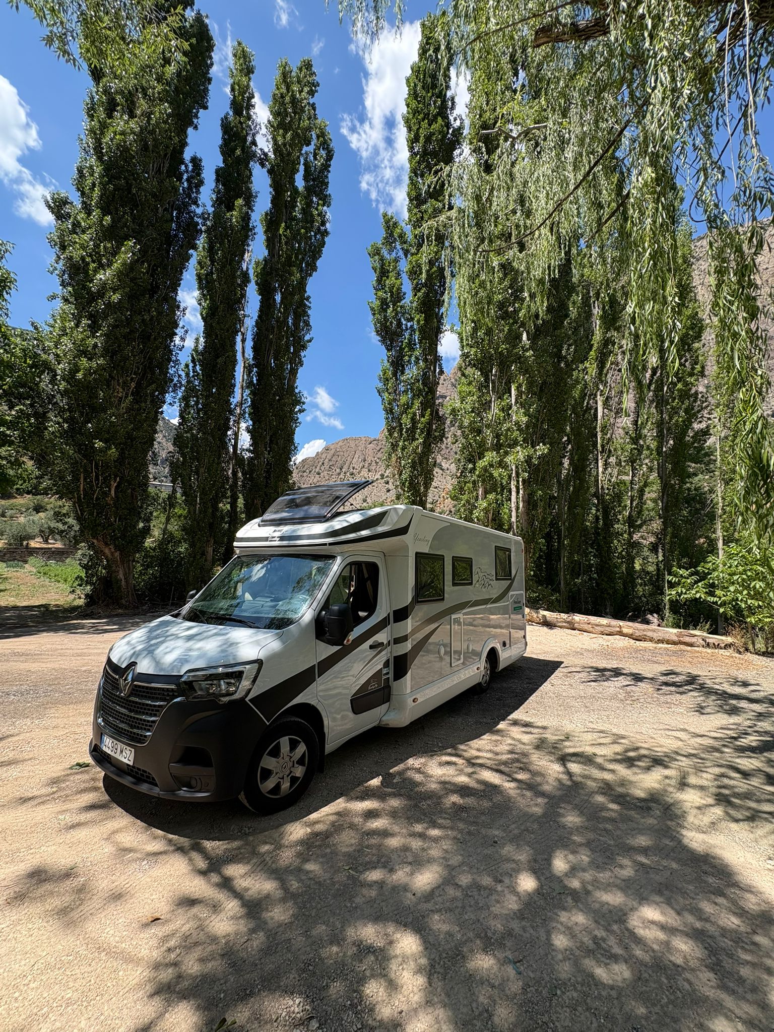 Europa en otoño sobre ruedas: guía FreeAvan para viajar en autocaravana con flexibilidad y confort
