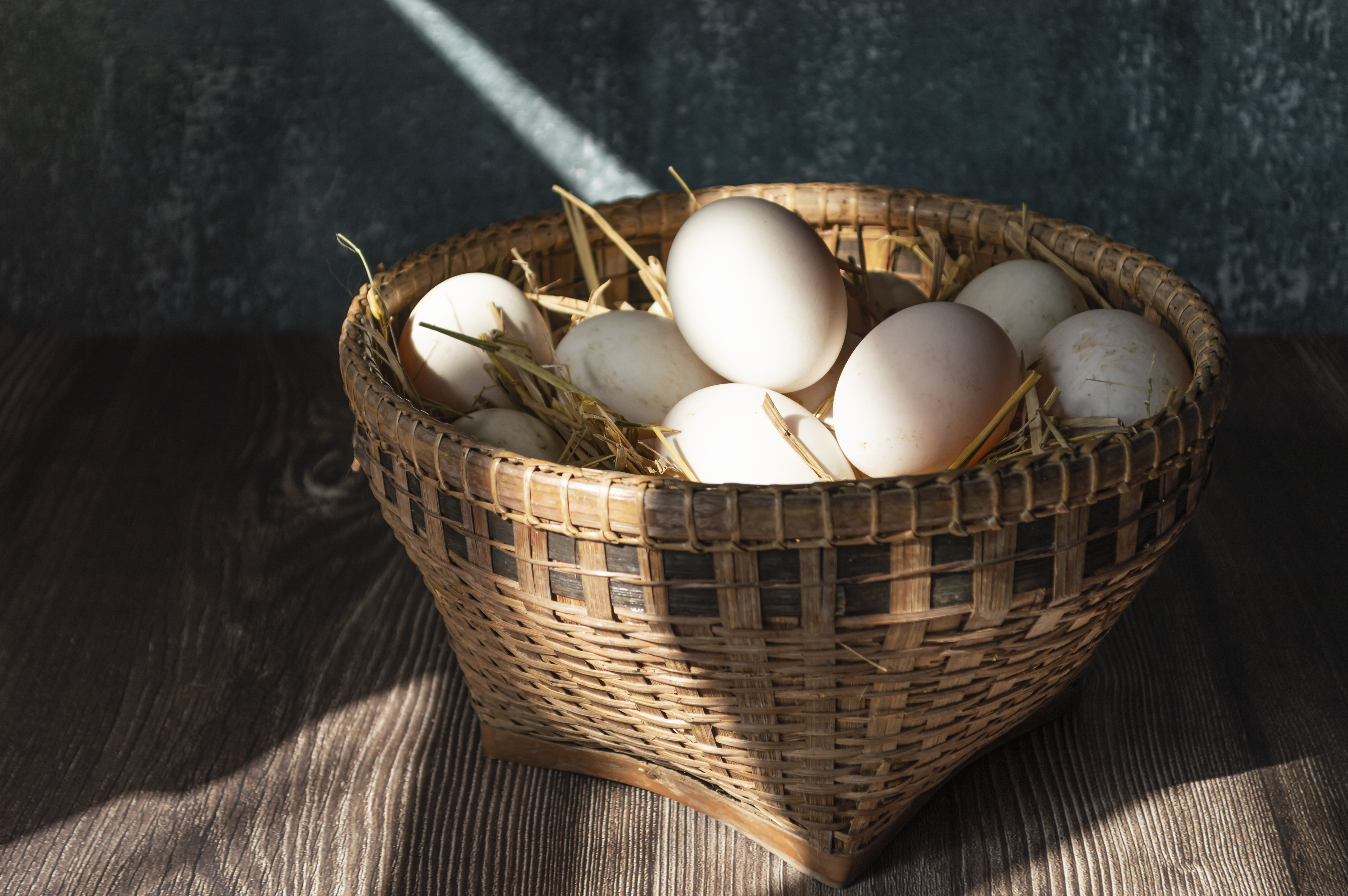 white eggs in basket 8dc836f5022725f51e19
