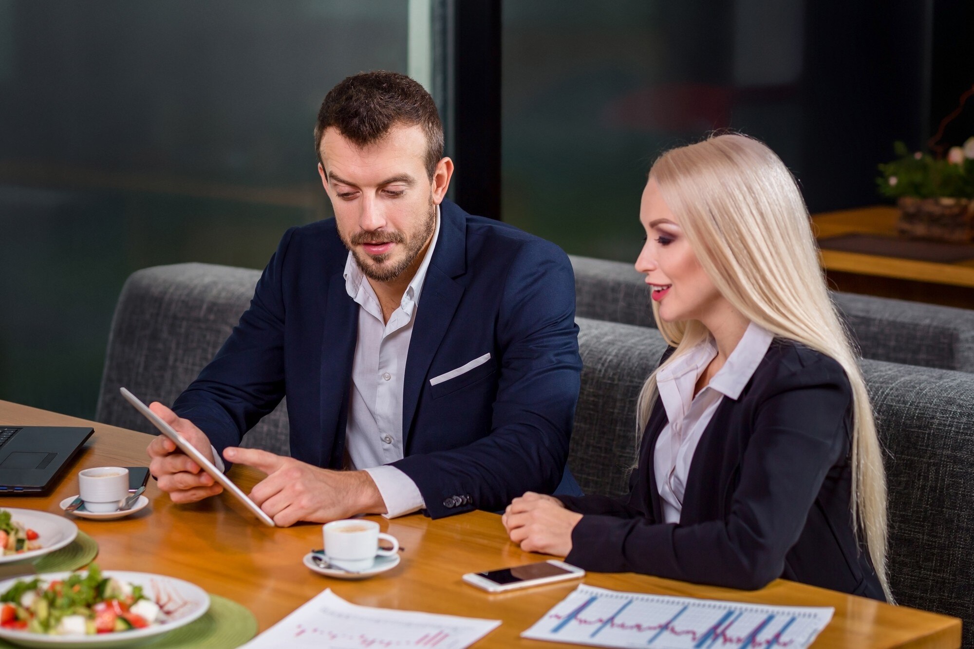 Tendencias Contables 2024: Impulsando el Crecimiento de Restaurantes y Anfitriones de Airbnb