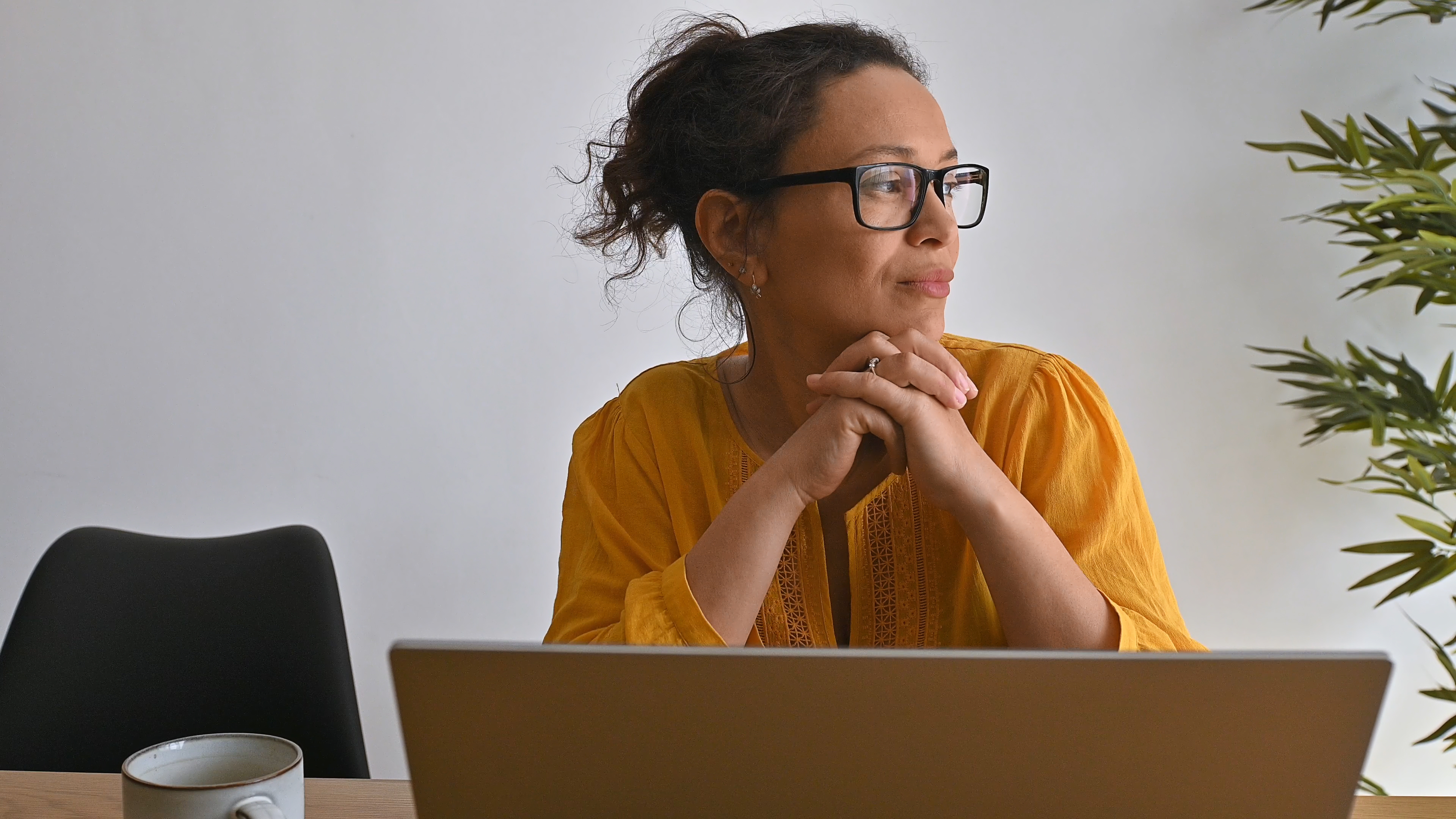 woman entrepreneur working remotely in a cozy mode 2164ea725dfe9485c96a