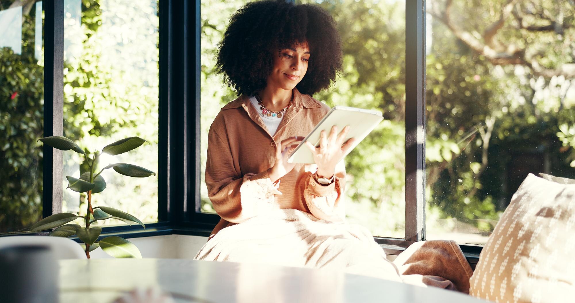 Woman Relax And Typing On Tablet At House For Emai Af4295Fc34096Abe6Fb7