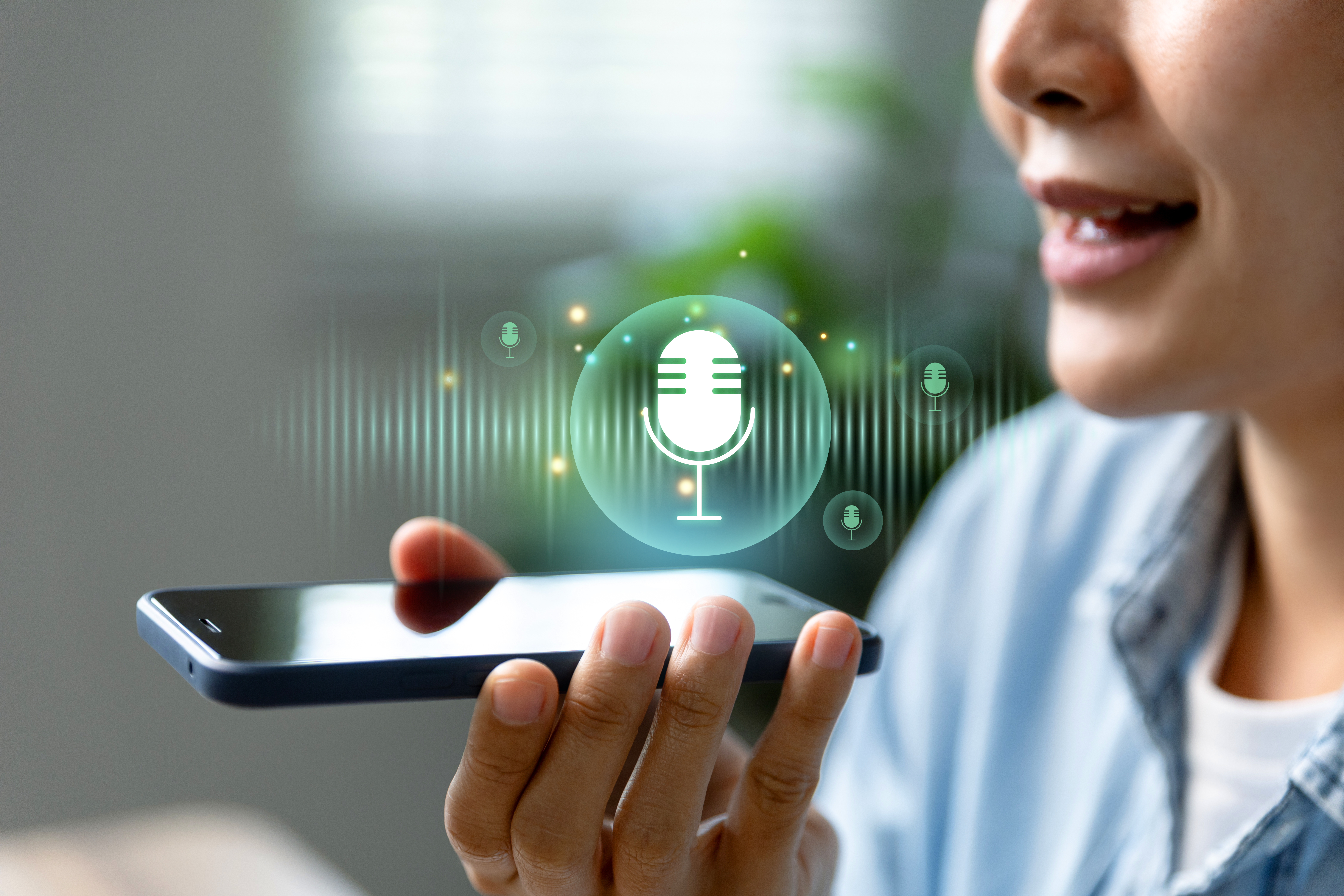 woman using smart phone recording the conversation 175e2b7ff7fe0c3e1e07