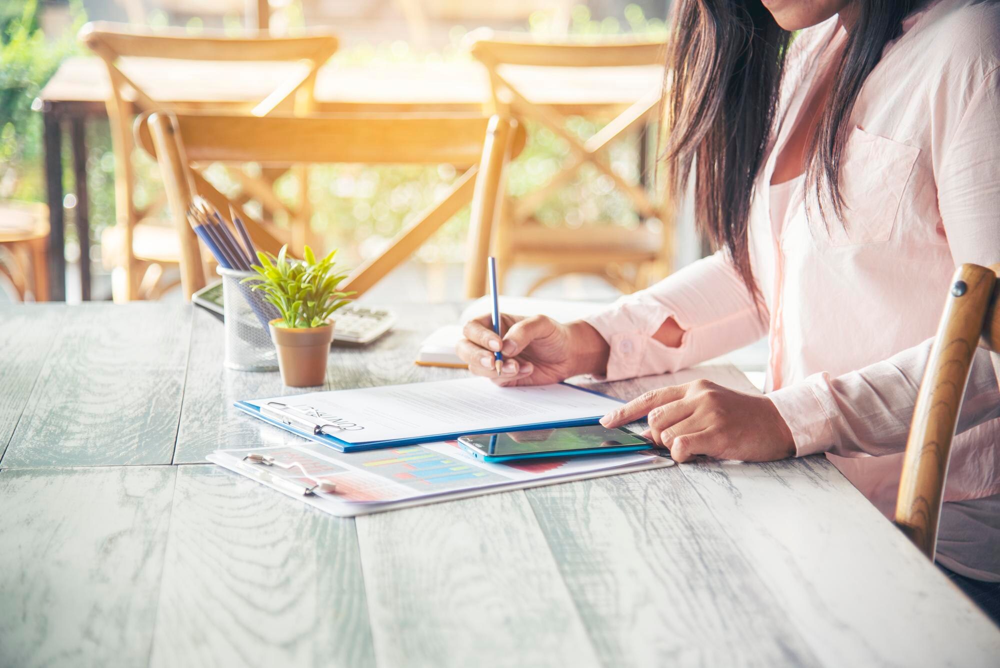 10 errores fiscales que reducen tus ganancias (y cómo evitarlos) en tu Airbnb o restaurante