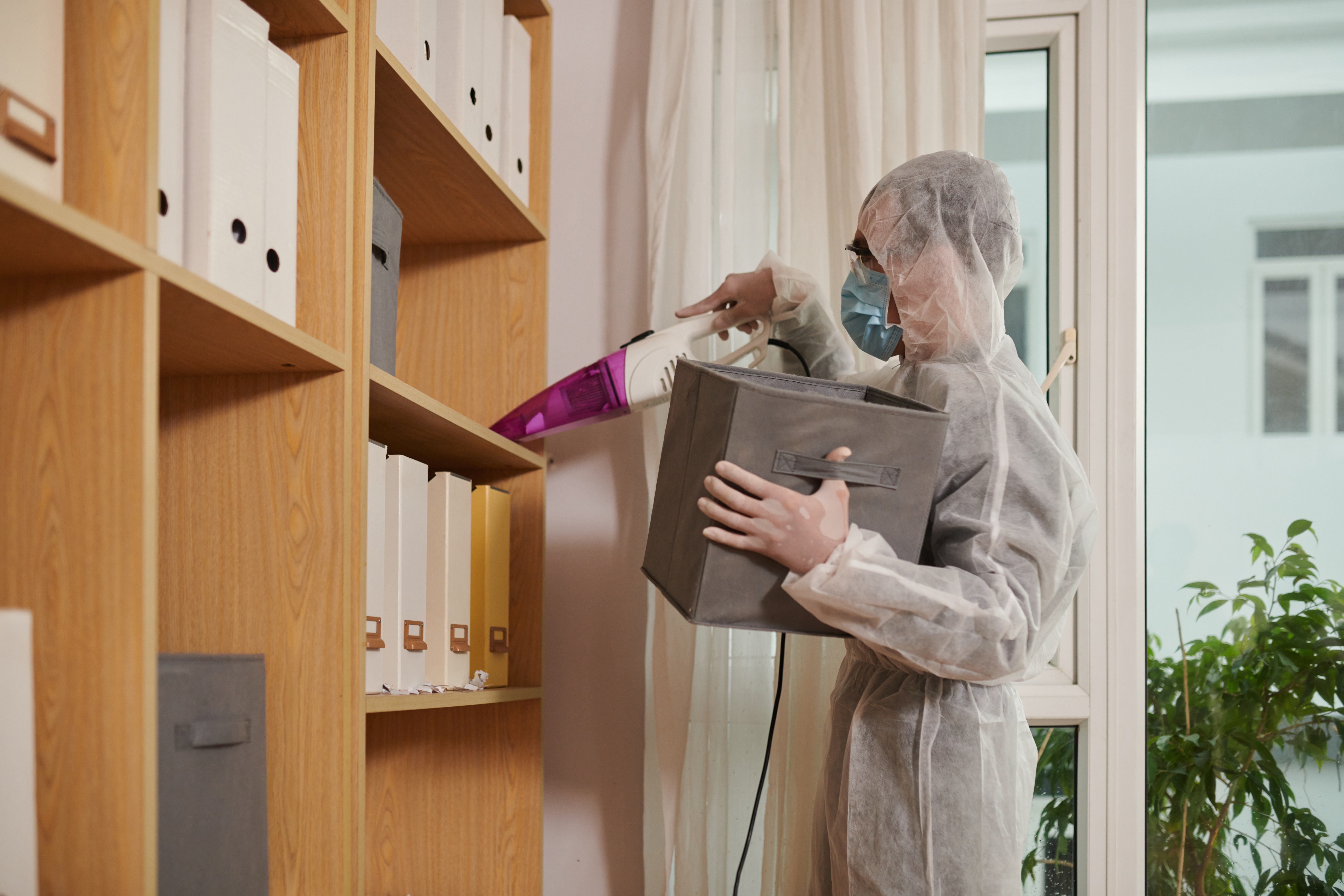 worker vacuum cleaning shelves 0c43a8b03a23b8697e51